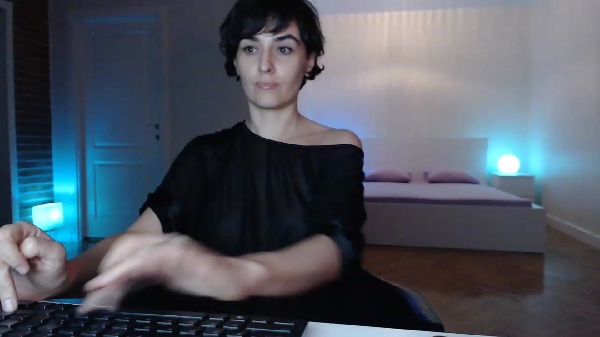 Gallery image thumbnail from Aylesh's myfreecams stream on, 04/09/2023, 21:48 image 9 of 20