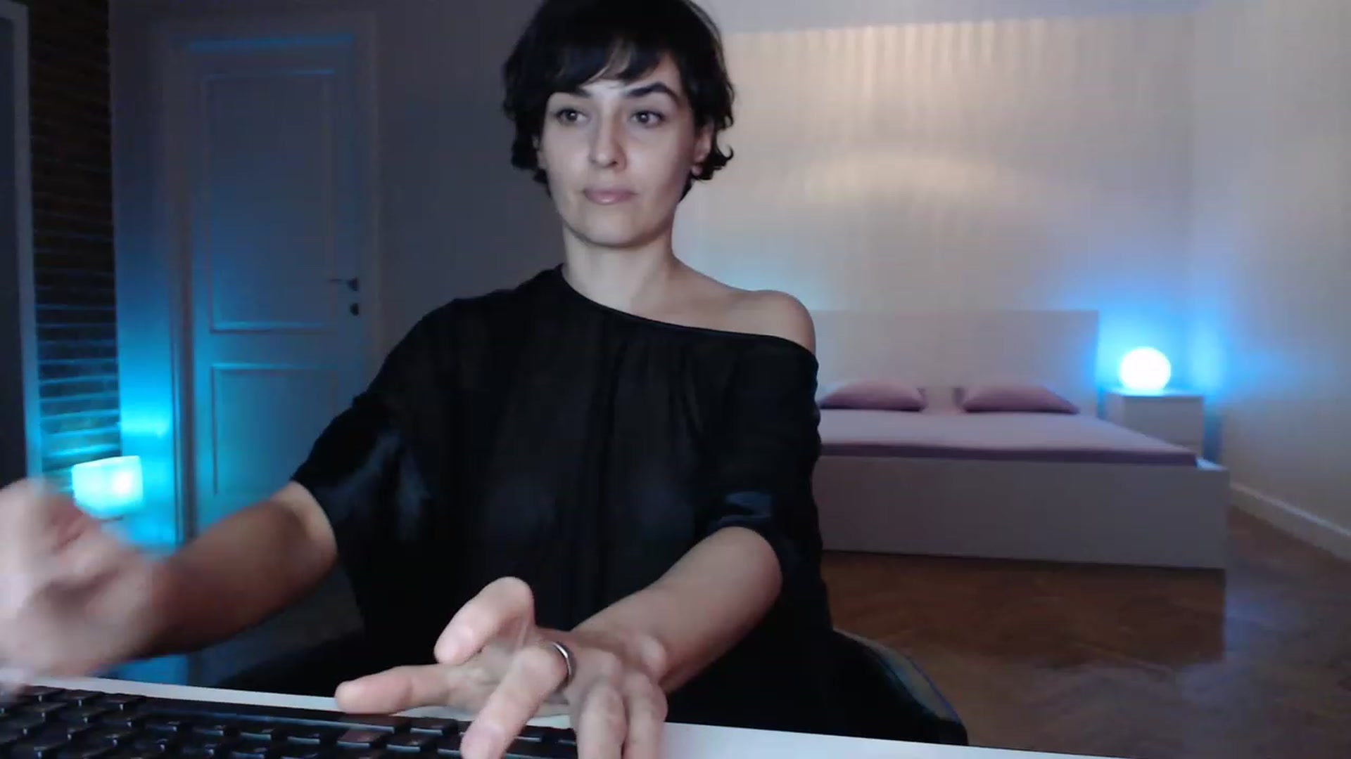 Gallery image thumbnail from Aylesh's myfreecams stream on, 04/09/2023, 21:48 image 17 of 20