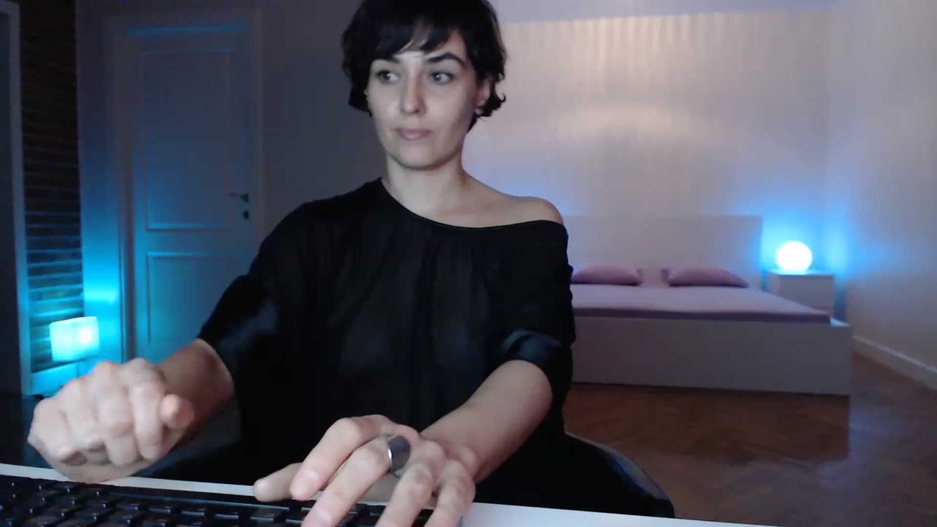 Gallery image thumbnail from Aylesh's myfreecams stream on, 04/09/2023, 21:48 image 14 of 20