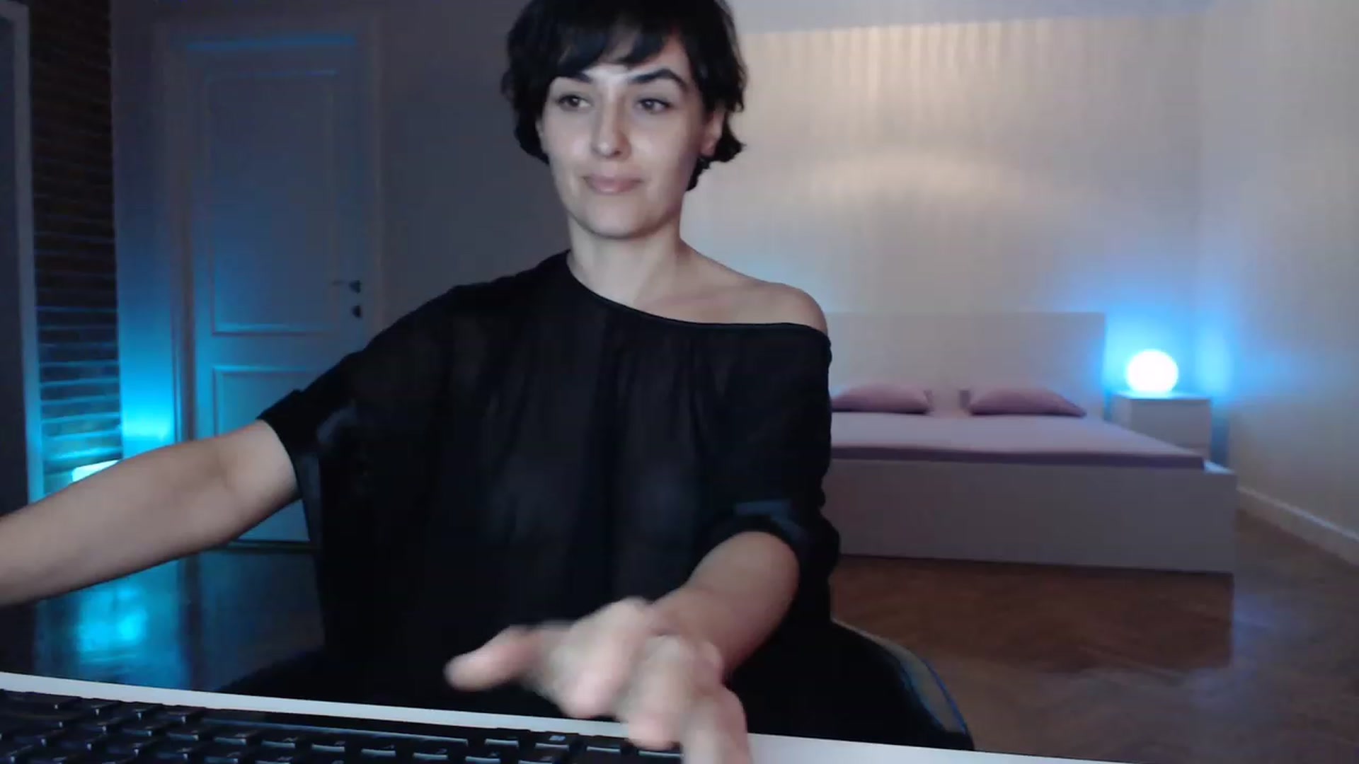 Gallery image thumbnail from Aylesh's myfreecams stream on, 04/09/2023, 21:48 image 3 of 20