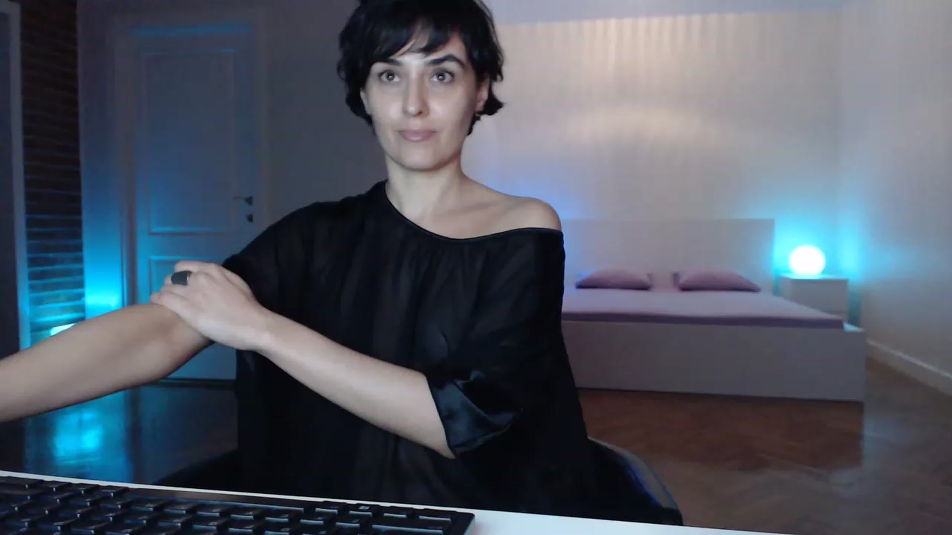 Gallery image thumbnail from Aylesh's myfreecams stream on, 04/09/2023, 21:48 image 4 of 20