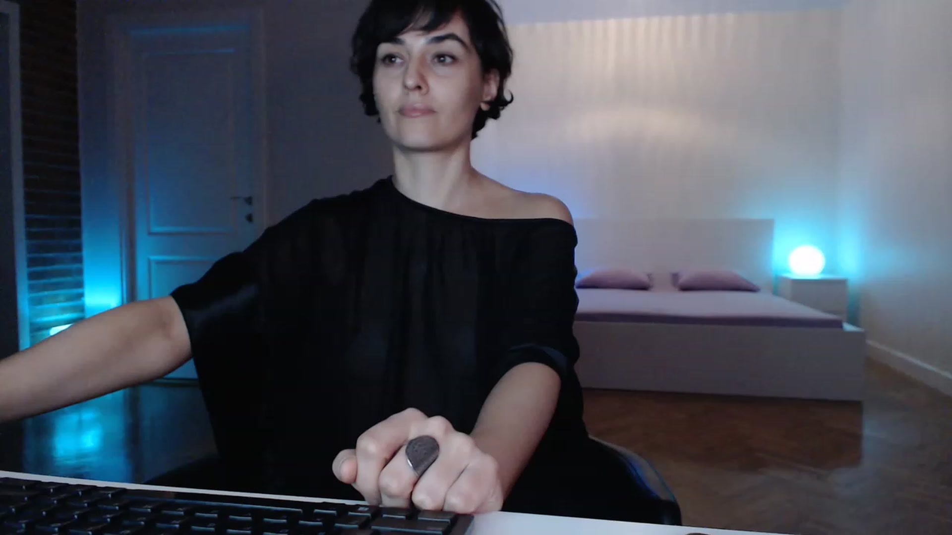 Gallery image thumbnail from Aylesh's myfreecams stream on, 04/09/2023, 21:48 image 11 of 20