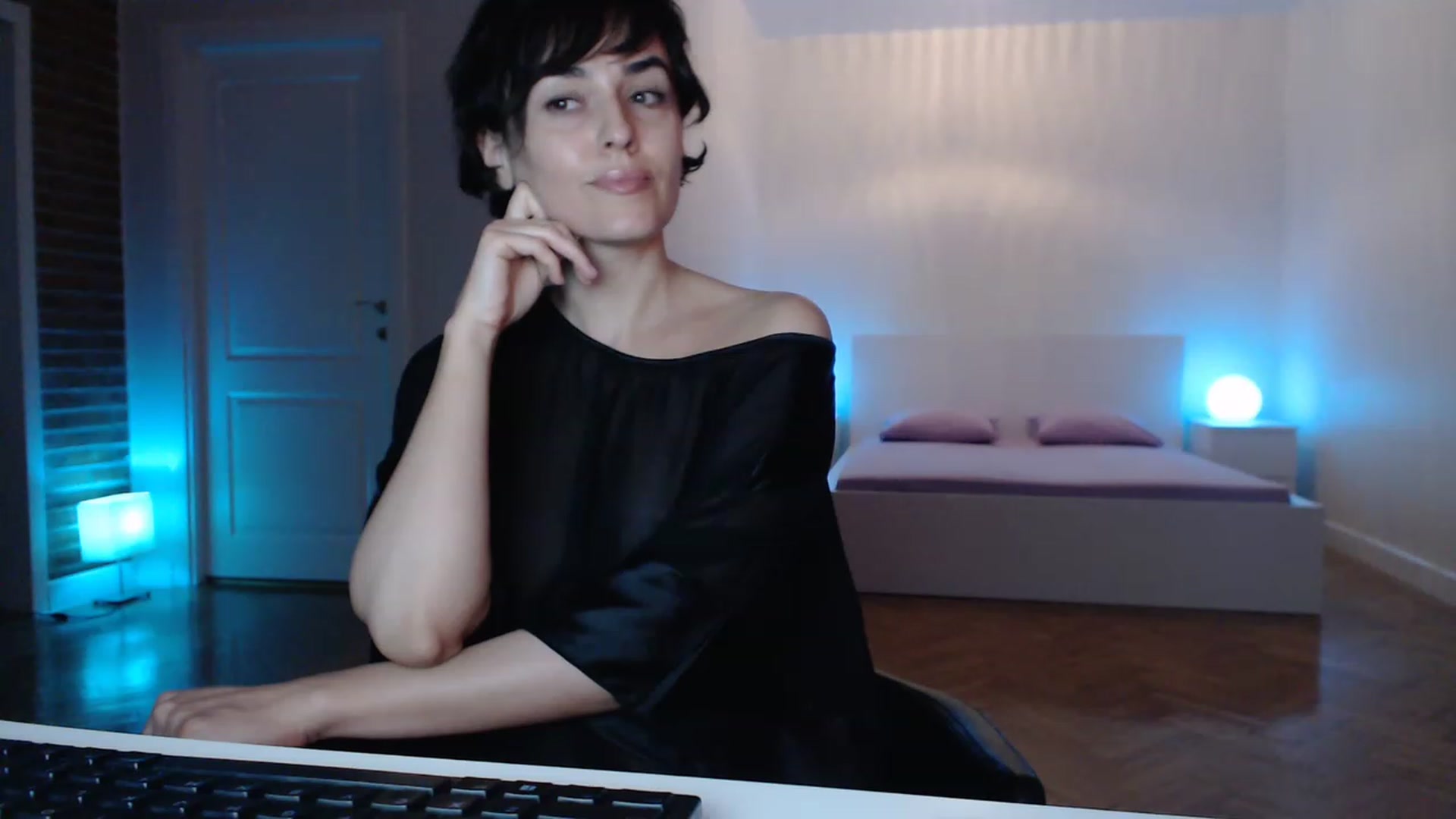 Gallery image thumbnail from Aylesh's myfreecams stream on, 04/09/2023, 21:48 image 15 of 20