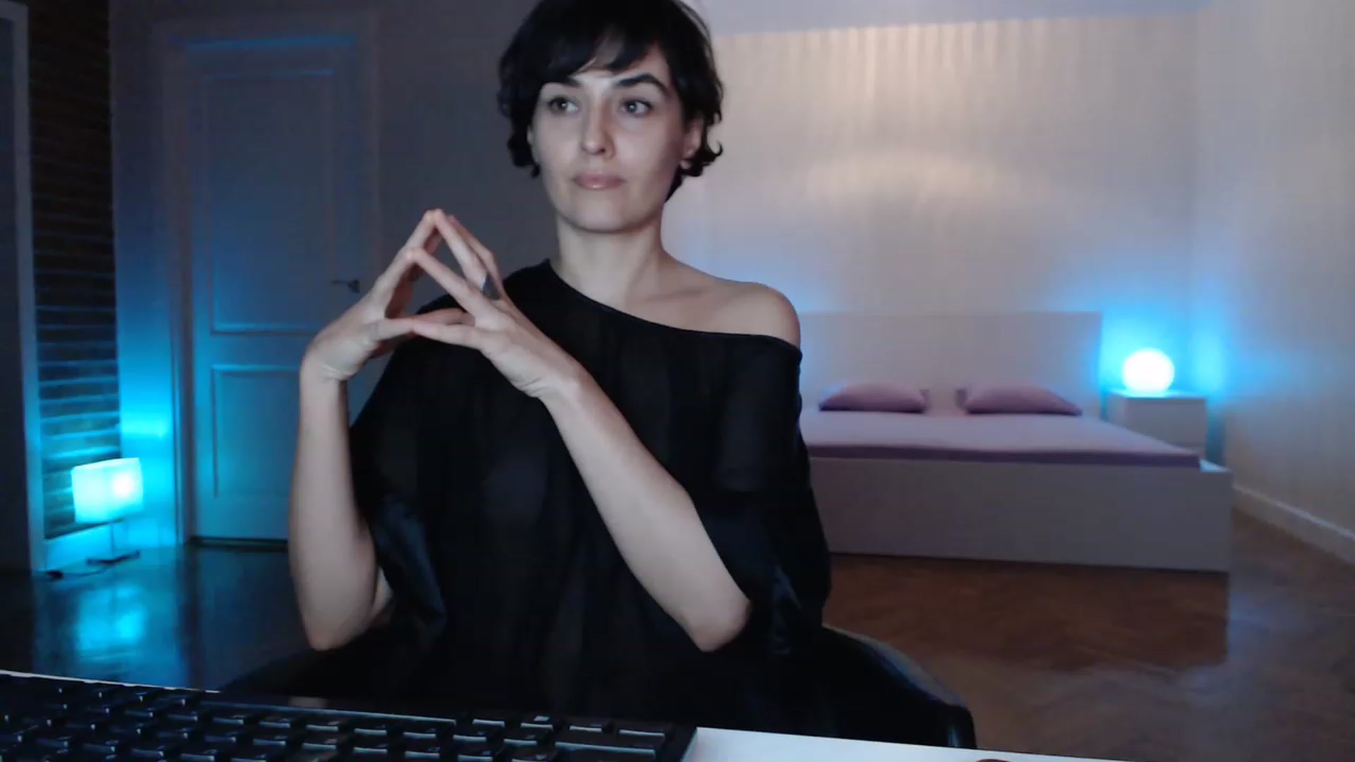 Gallery image thumbnail from Aylesh's myfreecams stream on, 04/09/2023, 21:48 image 10 of 20