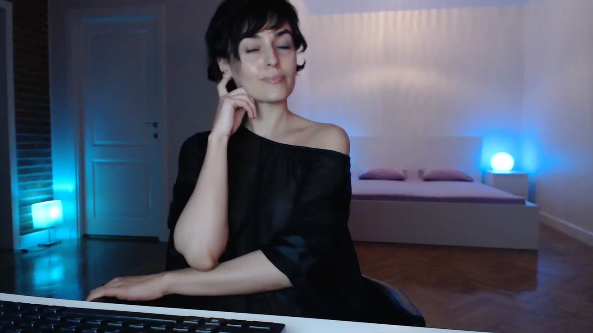 Gallery image thumbnail from Aylesh's myfreecams stream on, 04/09/2023, 21:48 image 16 of 20
