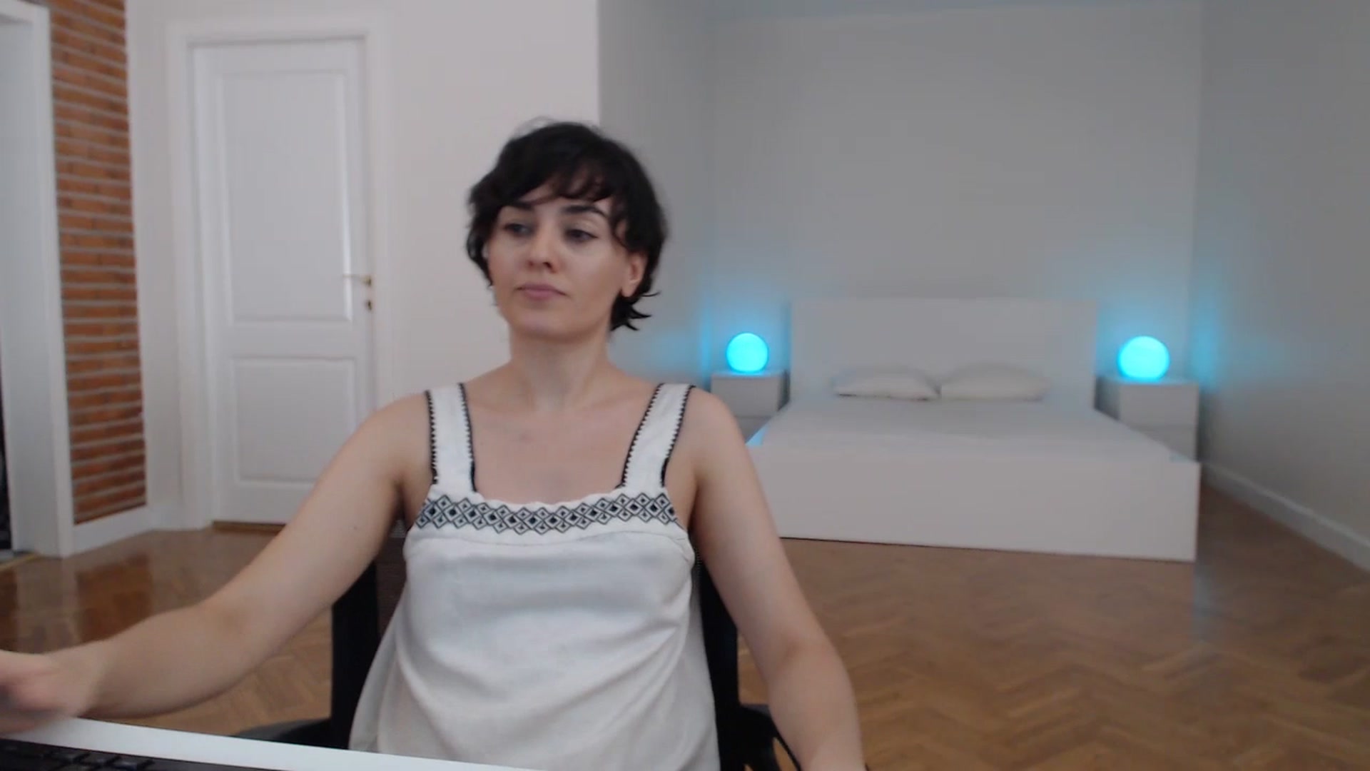 Gallery image thumbnail from Aylesh's myfreecams stream on, 07/17/2023, 21:14 image 4 of 20