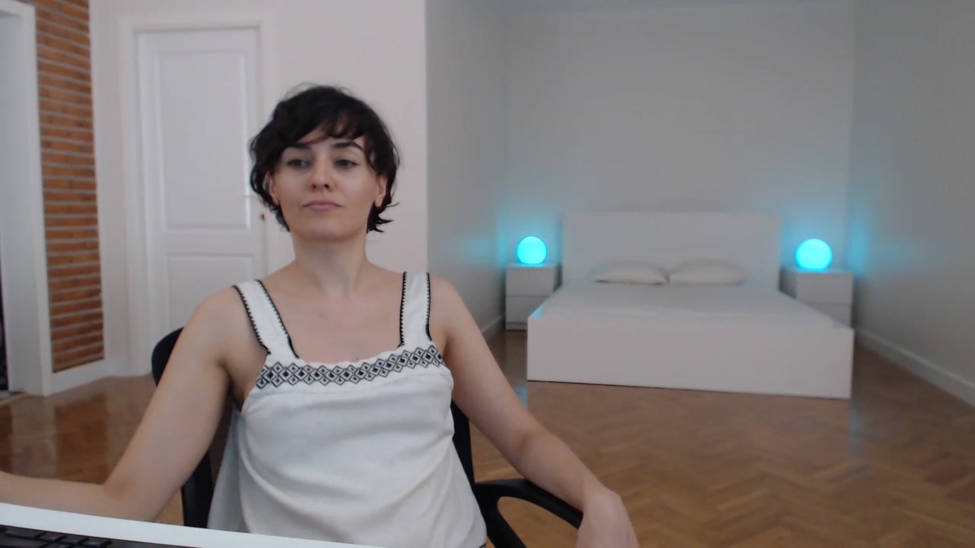 Gallery image thumbnail from Aylesh's myfreecams stream on, 07/17/2023, 21:14 image 6 of 20