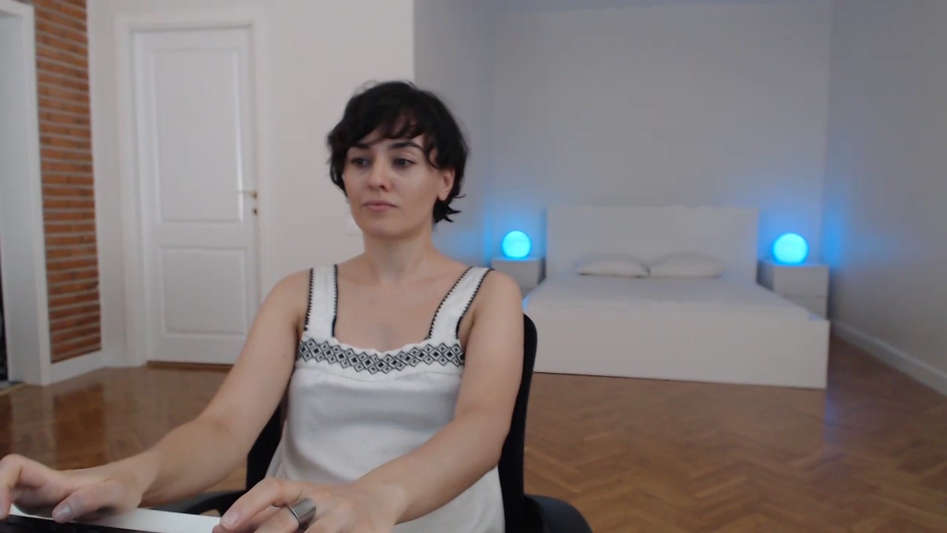 Gallery image thumbnail from Aylesh's myfreecams stream on, 07/17/2023, 21:14 image 2 of 20