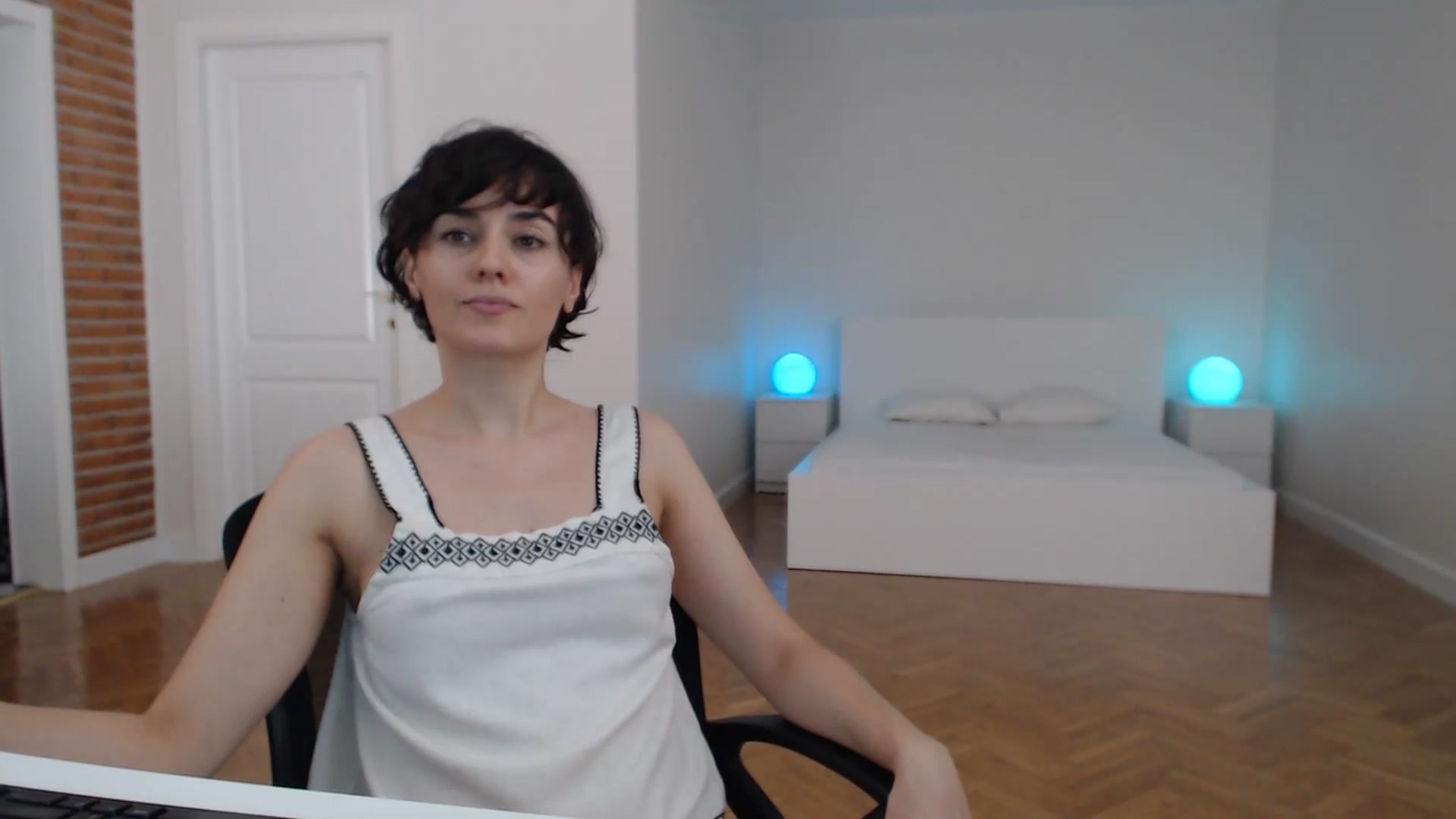 Gallery image thumbnail from Aylesh's myfreecams stream on, 07/17/2023, 21:14 image 5 of 20