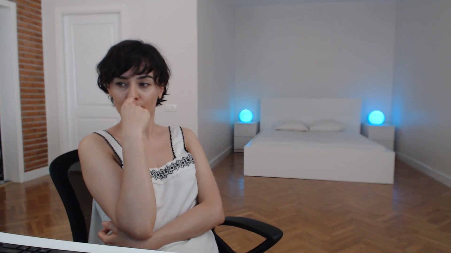 Gallery image thumbnail from Aylesh's myfreecams stream on, 07/17/2023, 21:14 image 9 of 20