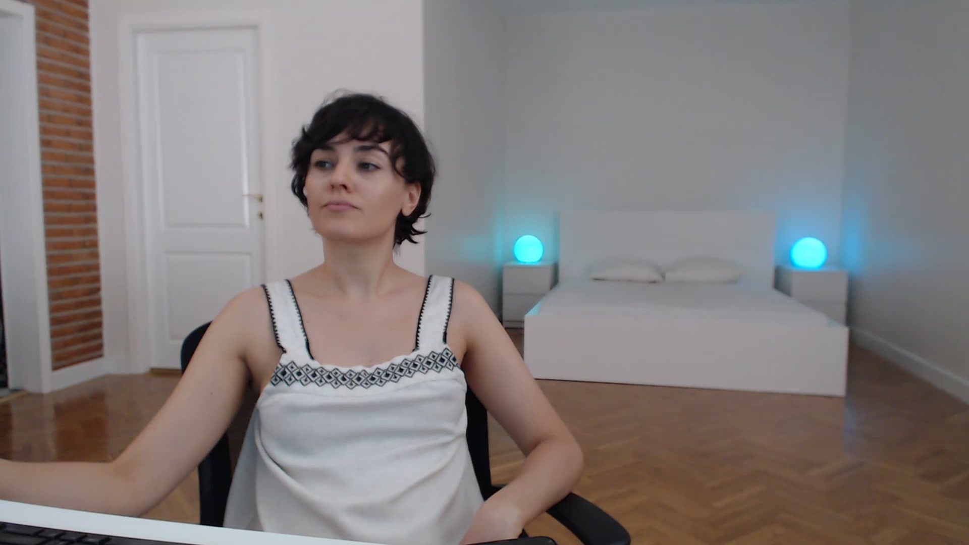 Gallery image thumbnail from Aylesh's myfreecams stream on, 07/17/2023, 21:14 image 12 of 20