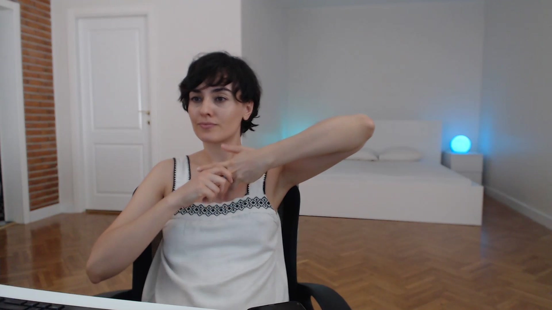 Gallery image thumbnail from Aylesh's myfreecams stream on, 07/17/2023, 21:14 image 11 of 20