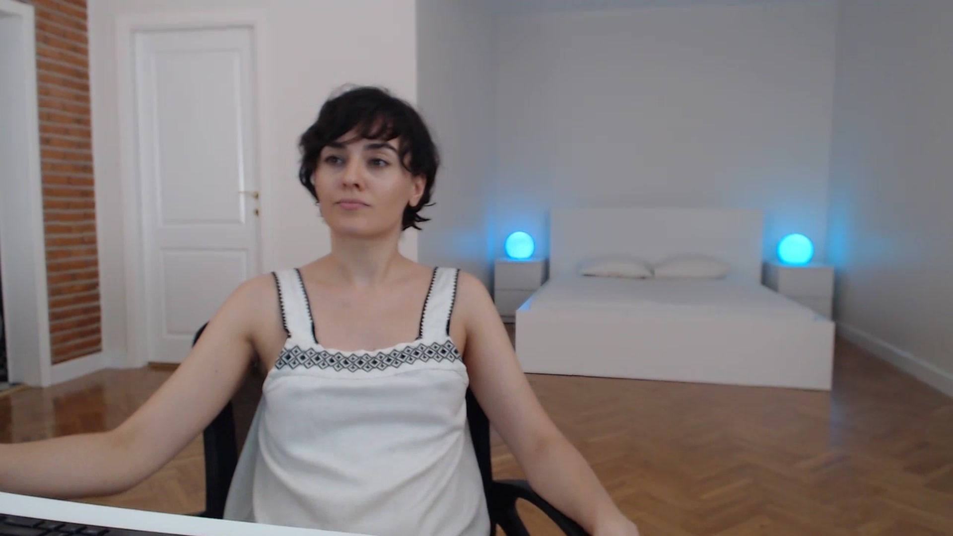 Gallery image thumbnail from Aylesh's myfreecams stream on, 07/17/2023, 21:14 image 7 of 20