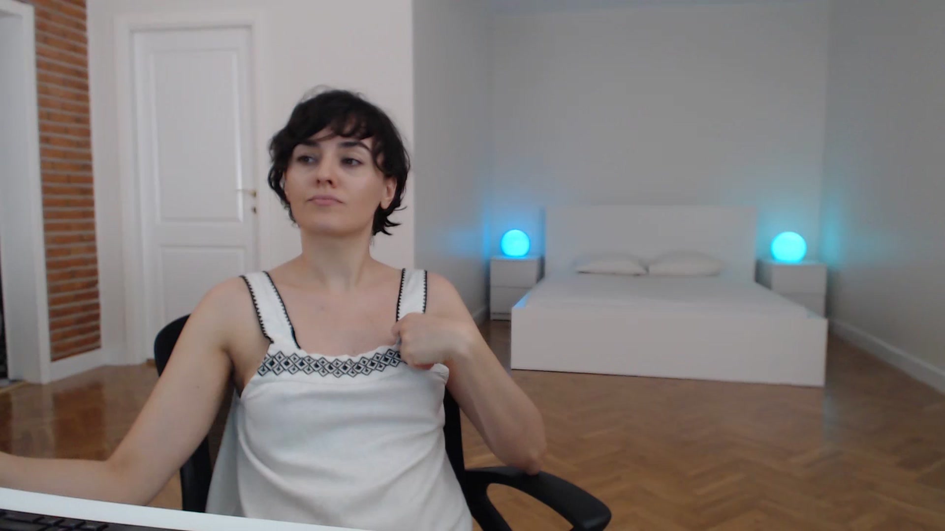 Gallery image thumbnail from Aylesh's myfreecams stream on, 07/17/2023, 21:14 image 8 of 20
