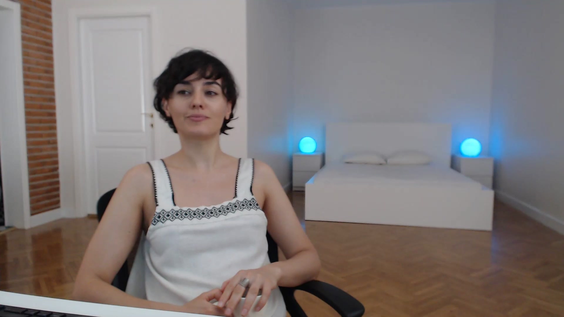 Gallery image thumbnail from Aylesh's myfreecams stream on, 07/17/2023, 21:14 image 1 of 20
