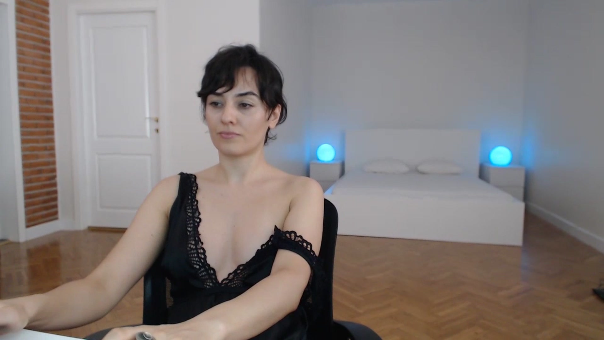 Gallery image thumbnail from Aylesh's myfreecams stream on, 07/19/2023, 22:50 image 10 of 20