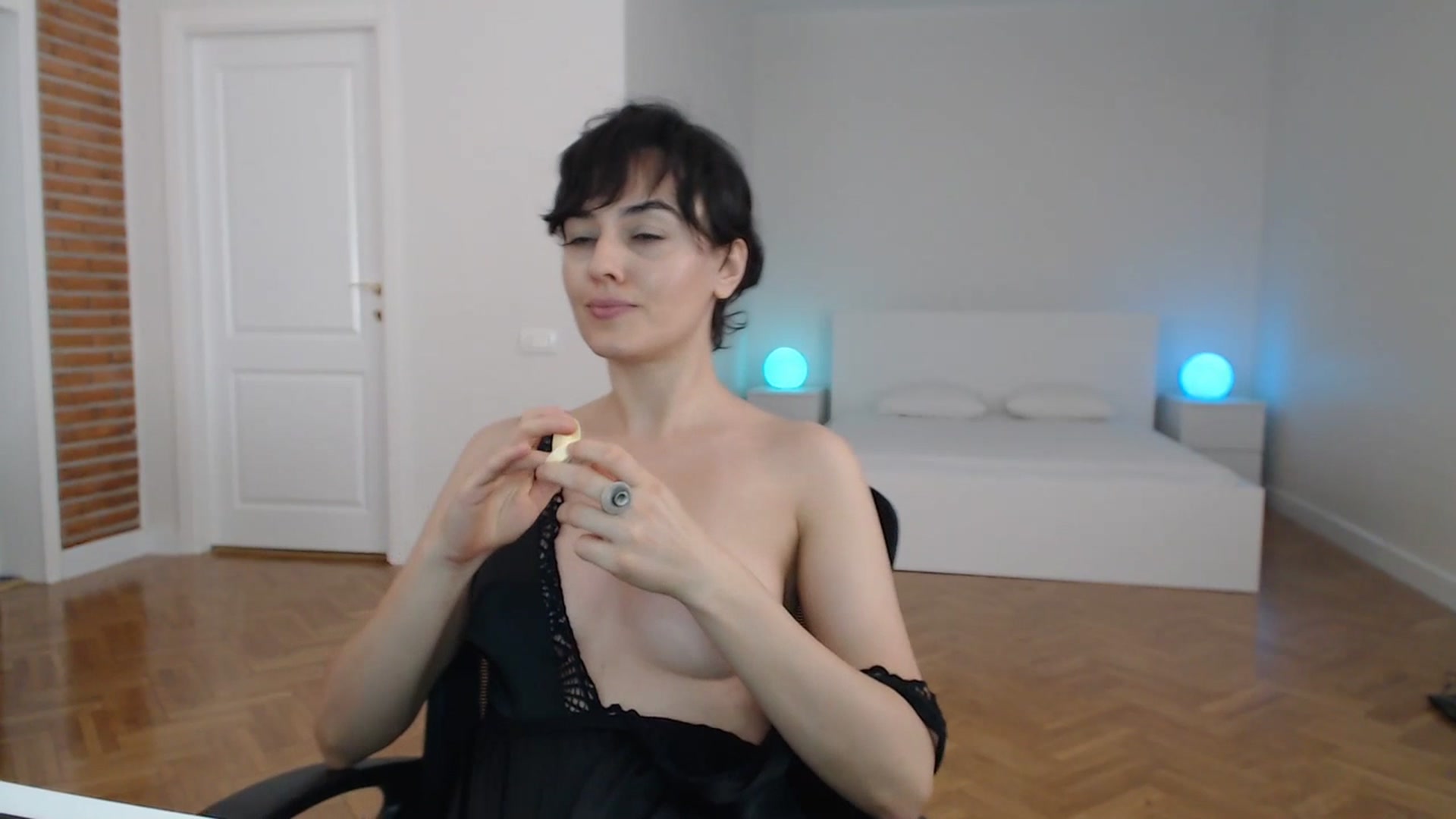Gallery image thumbnail from Aylesh's myfreecams stream on, 07/19/2023, 22:50 image 18 of 20