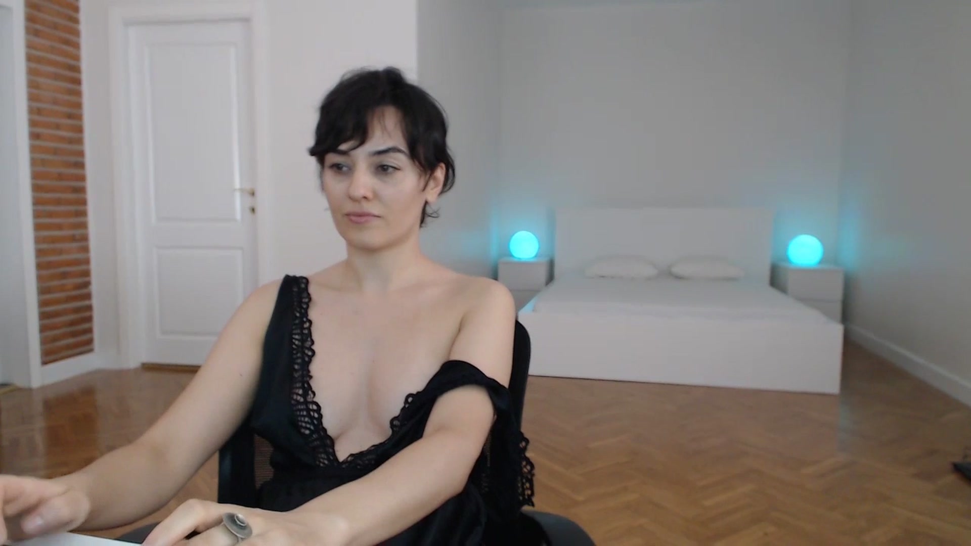 Gallery image thumbnail from Aylesh's myfreecams stream on, 07/19/2023, 22:50 image 3 of 20