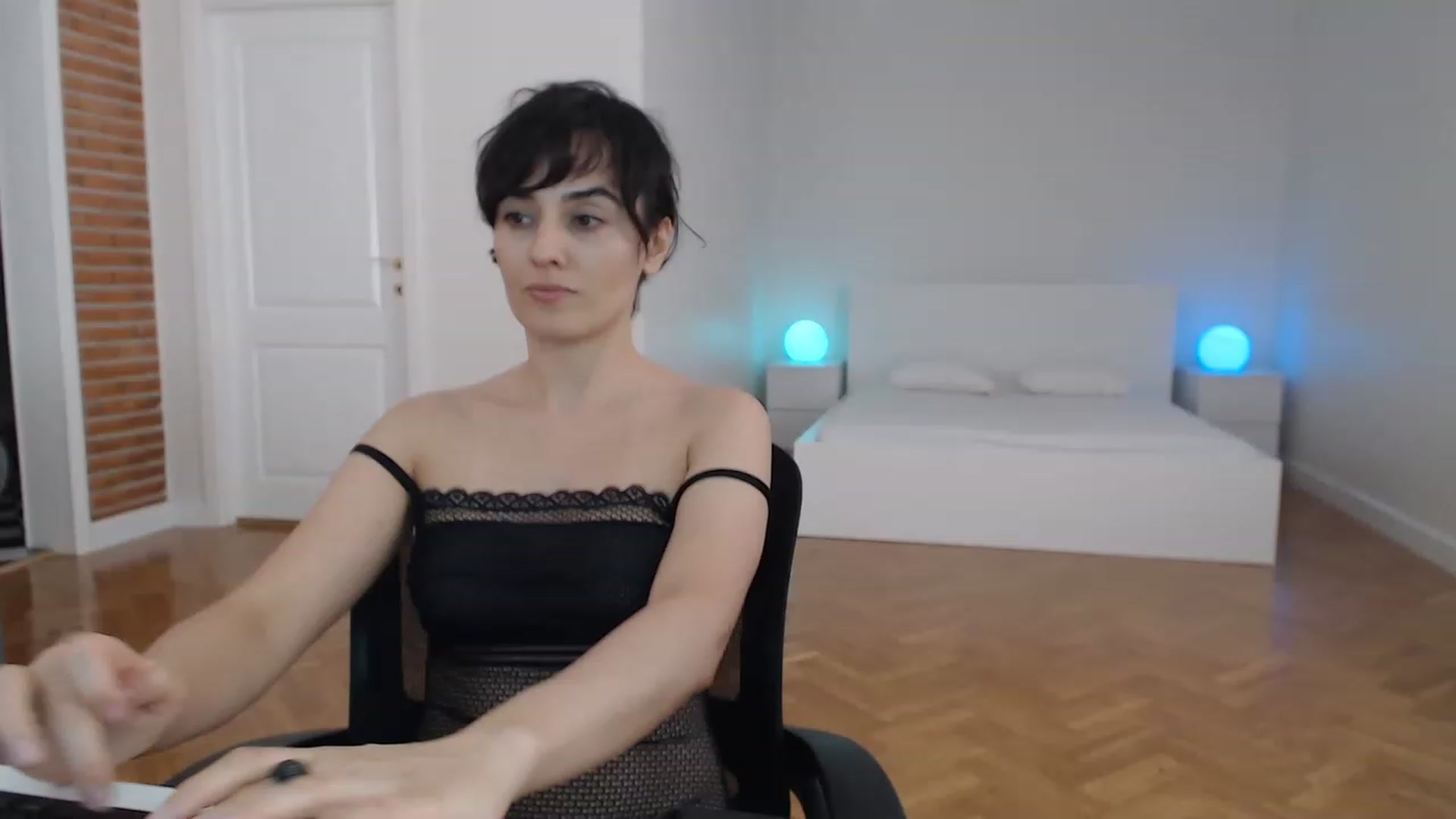 Gallery image thumbnail from Aylesh's myfreecams stream on, 07/23/2023, 20:25 image 17 of 20
