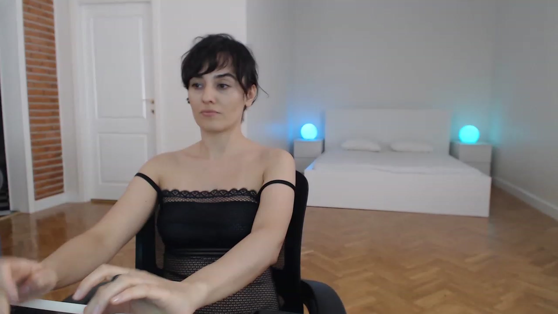 Gallery image thumbnail from Aylesh's myfreecams stream on, 07/23/2023, 20:25 image 18 of 20