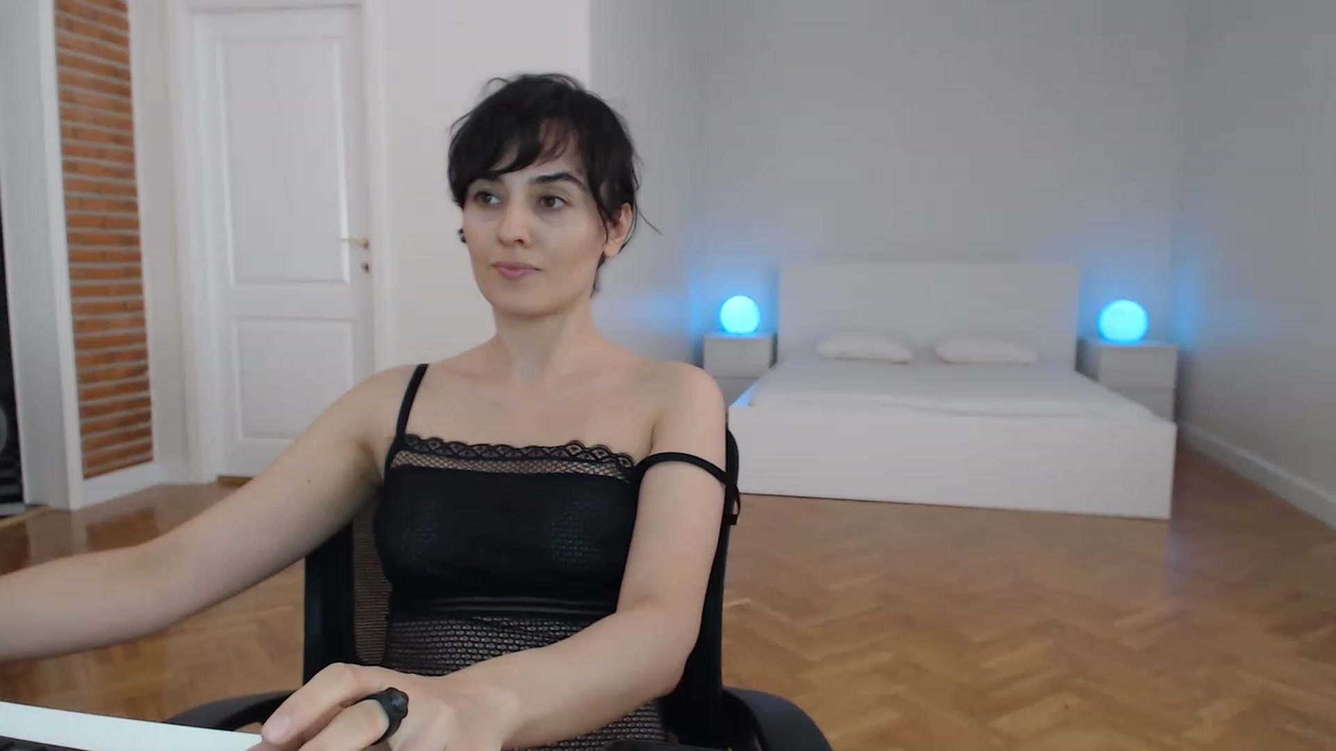 Gallery image thumbnail from Aylesh's myfreecams stream on, 07/23/2023, 20:25 image 14 of 20