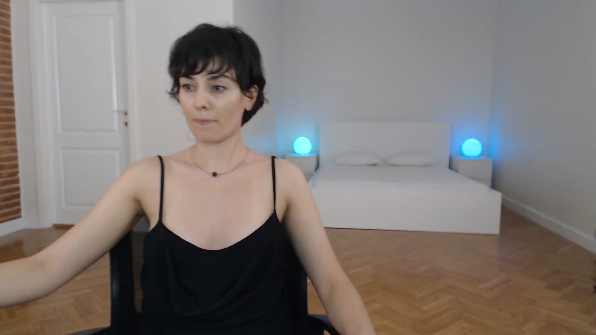 Gallery image thumbnail from Aylesh's myfreecams stream on, 08/06/2023, 21:11 image 19 of 20