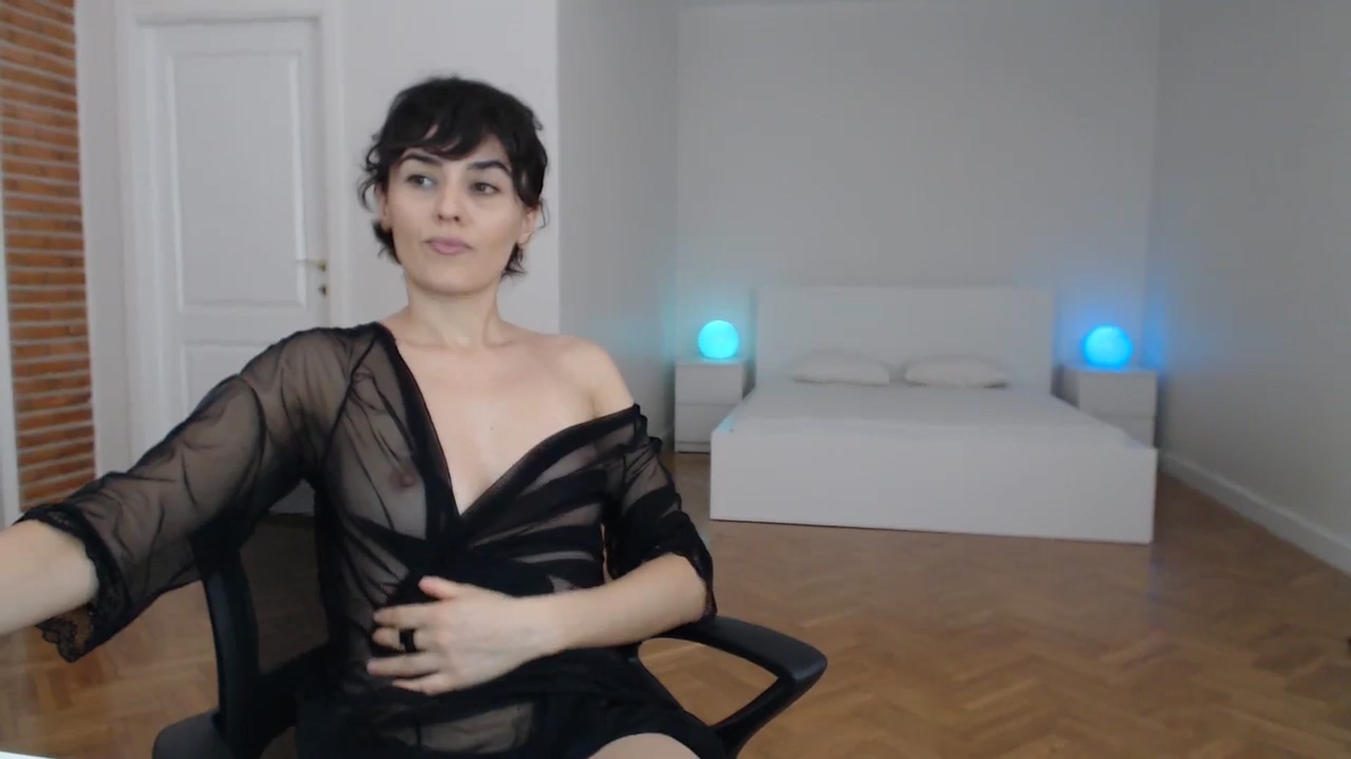 Gallery image thumbnail from Aylesh's myfreecams stream on, 08/27/2023, 18:27 image 15 of 20