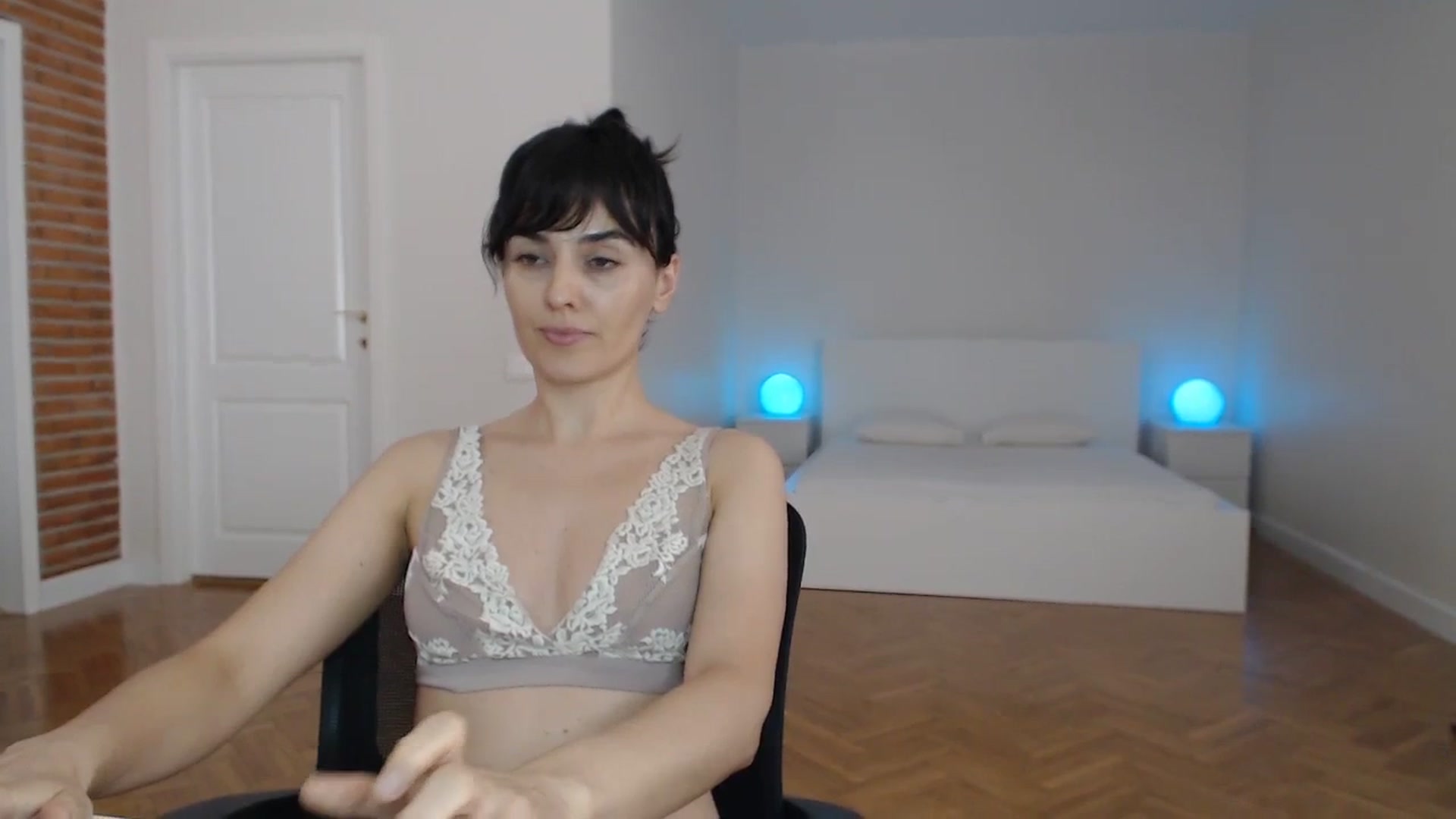 Gallery image thumbnail from Aylesh's myfreecams stream on, 08/29/2023, 20:40 image 14 of 20