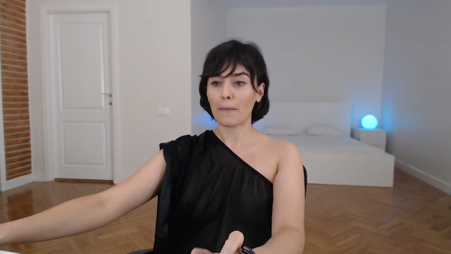 Gallery image thumbnail from Aylesh's myfreecams stream on, 11/18/2023, 20:42 image 8 of 20