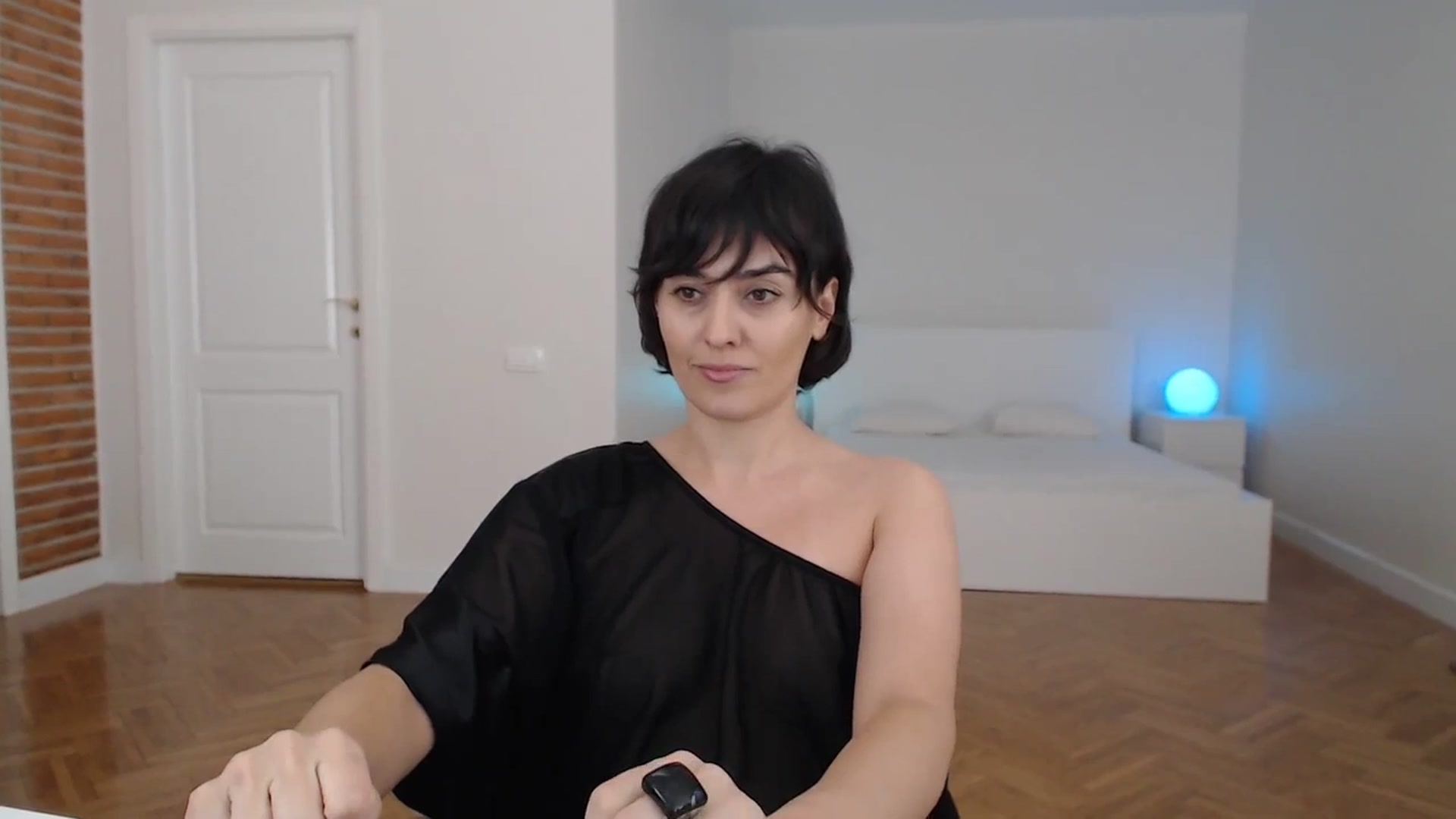 Gallery image thumbnail from Aylesh's myfreecams stream on, 11/18/2023, 20:42 image 4 of 20