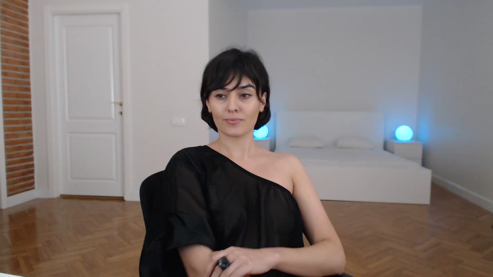 Gallery image thumbnail from Aylesh's myfreecams stream on, 11/18/2023, 20:42 image 12 of 20