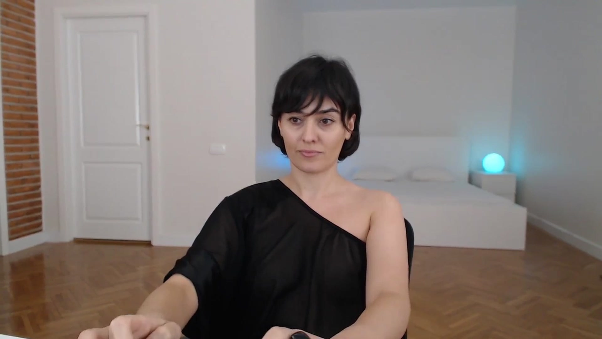 Gallery image thumbnail from Aylesh's myfreecams stream on, 11/18/2023, 20:42 image 17 of 20