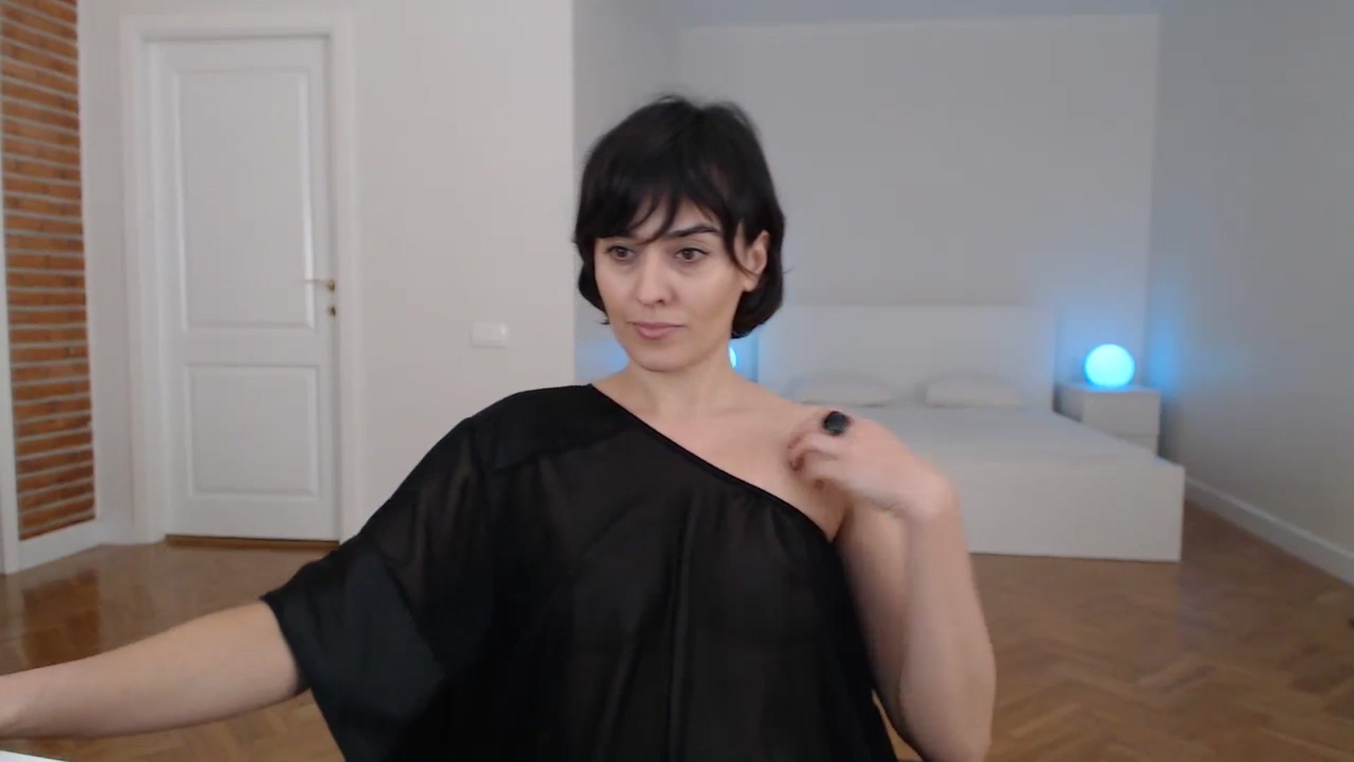 Gallery image thumbnail from Aylesh's myfreecams stream on, 11/18/2023, 20:42 image 18 of 20