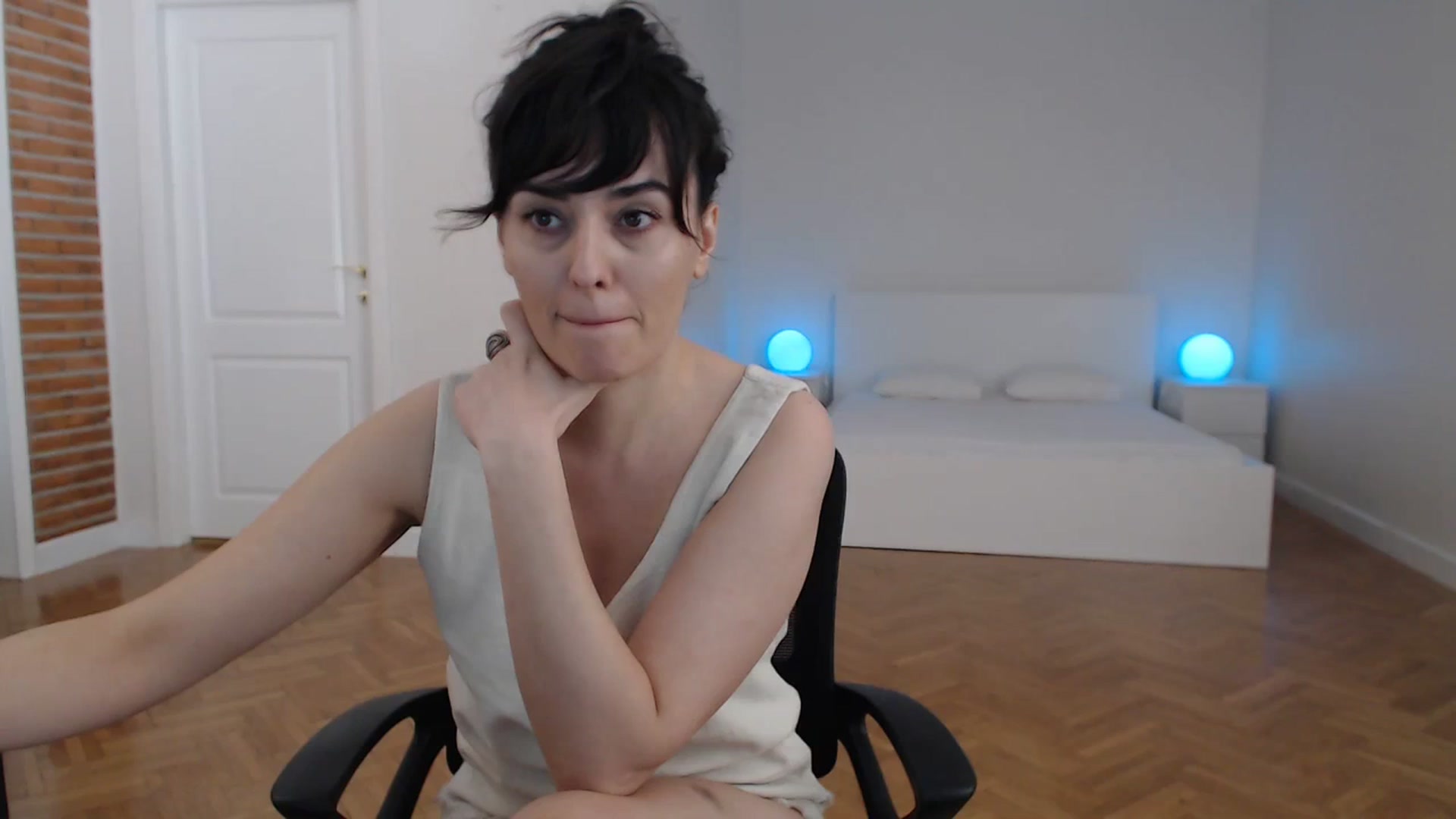 Gallery image thumbnail from Aylesh's myfreecams stream on, 12/30/2023, 19:29 image 16 of 20