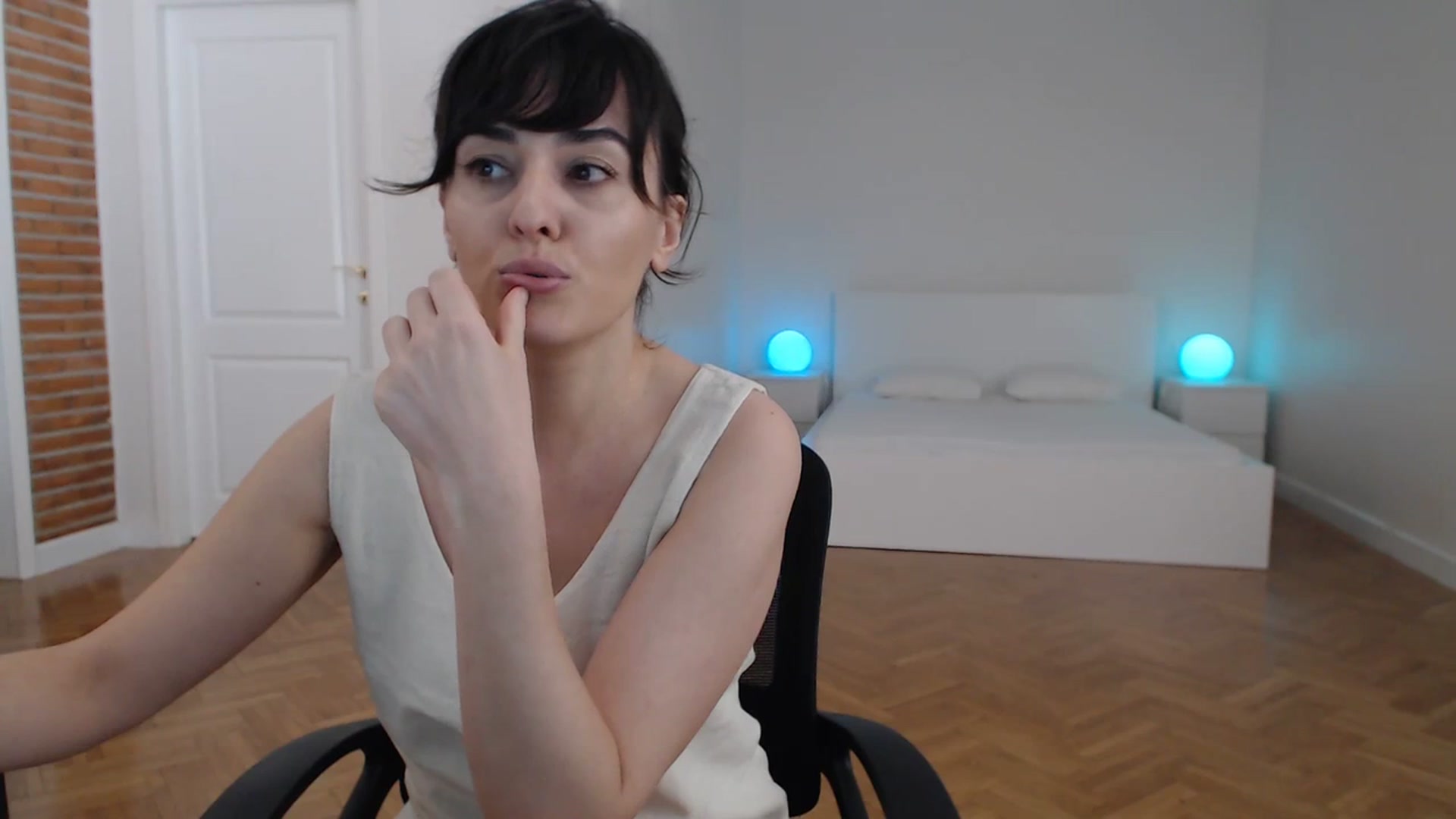 Gallery image thumbnail from Aylesh's myfreecams stream on, 12/30/2023, 19:29 image 14 of 20