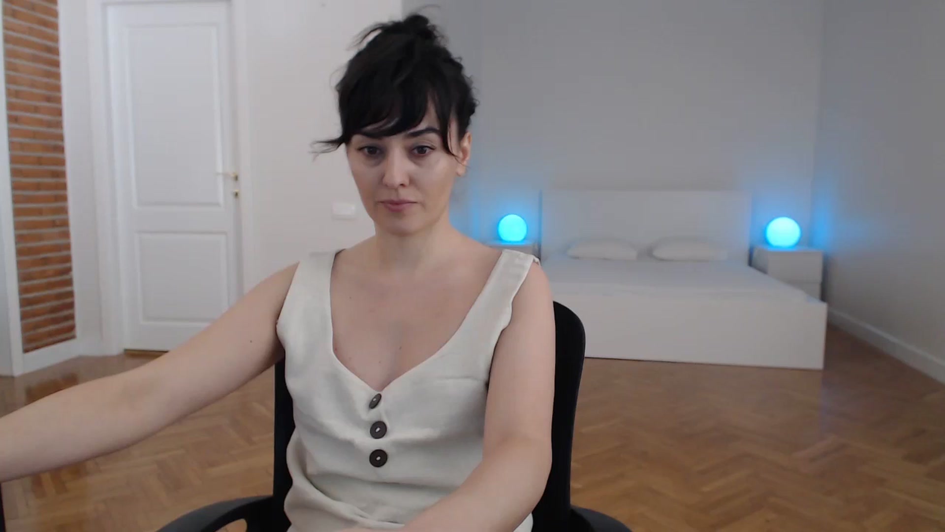 Gallery image thumbnail from Aylesh's myfreecams stream on, 12/30/2023, 19:29 image 18 of 20
