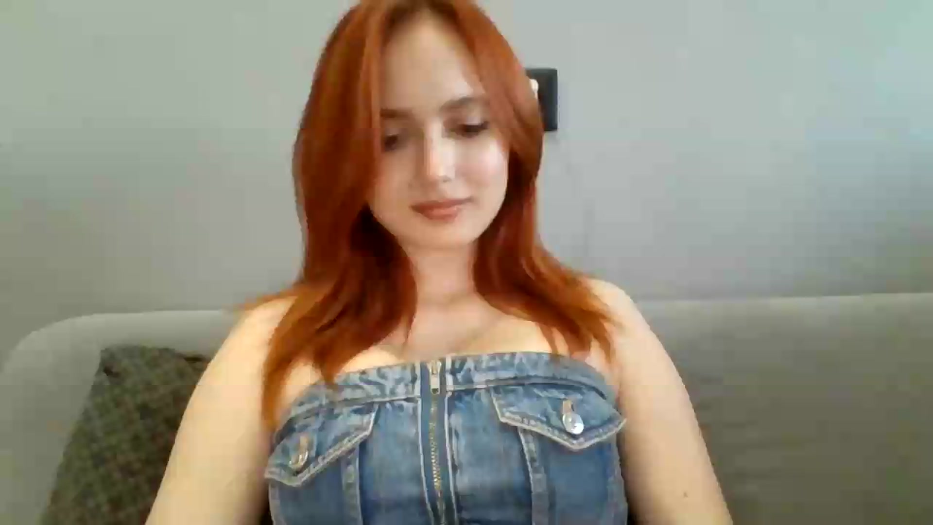 Gallery image thumbnail from AylinaGold's myfreecams stream on, 08/22/2026, 16:33 image 13 of 20