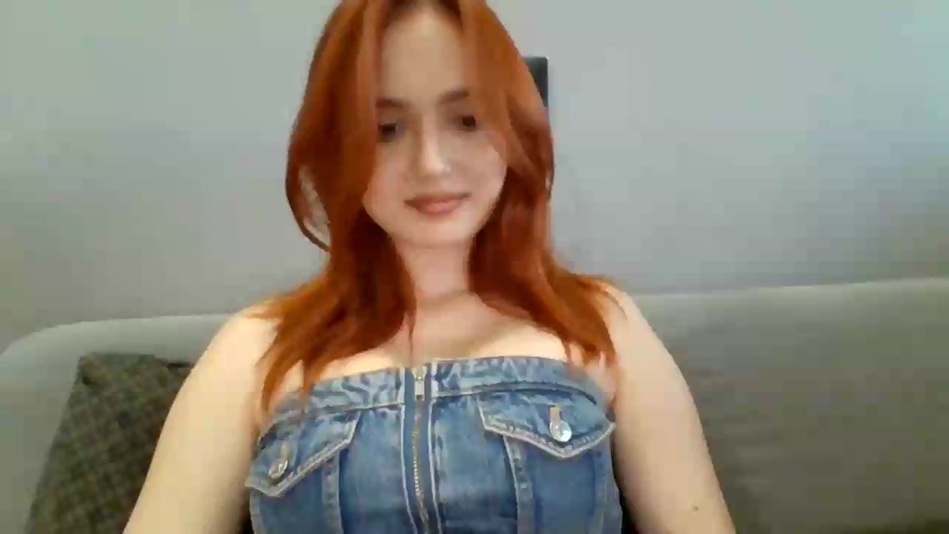 Gallery image thumbnail from AylinaGold's myfreecams stream on, 08/22/2026, 16:33 image 19 of 20