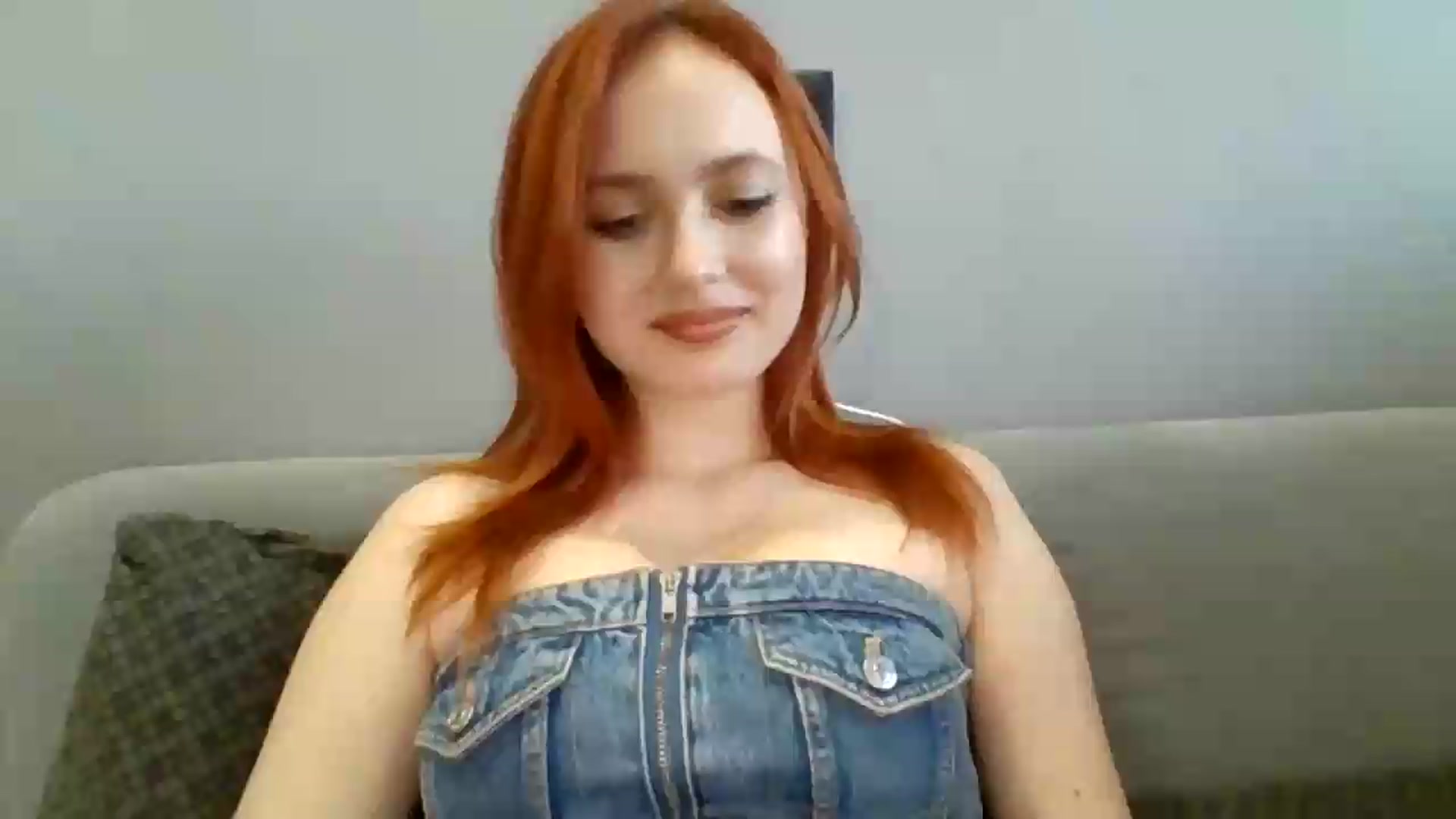 Gallery image thumbnail from AylinaGold's myfreecams stream on, 08/22/2026, 16:33 image 11 of 20
