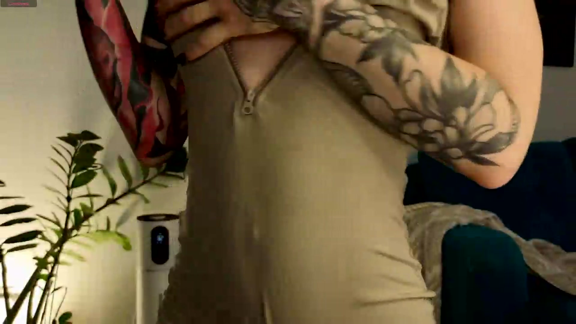 Gallery image thumbnail from Azulafire's myfreecams stream on, 07/04/2026, 24:18 image 17 of 20