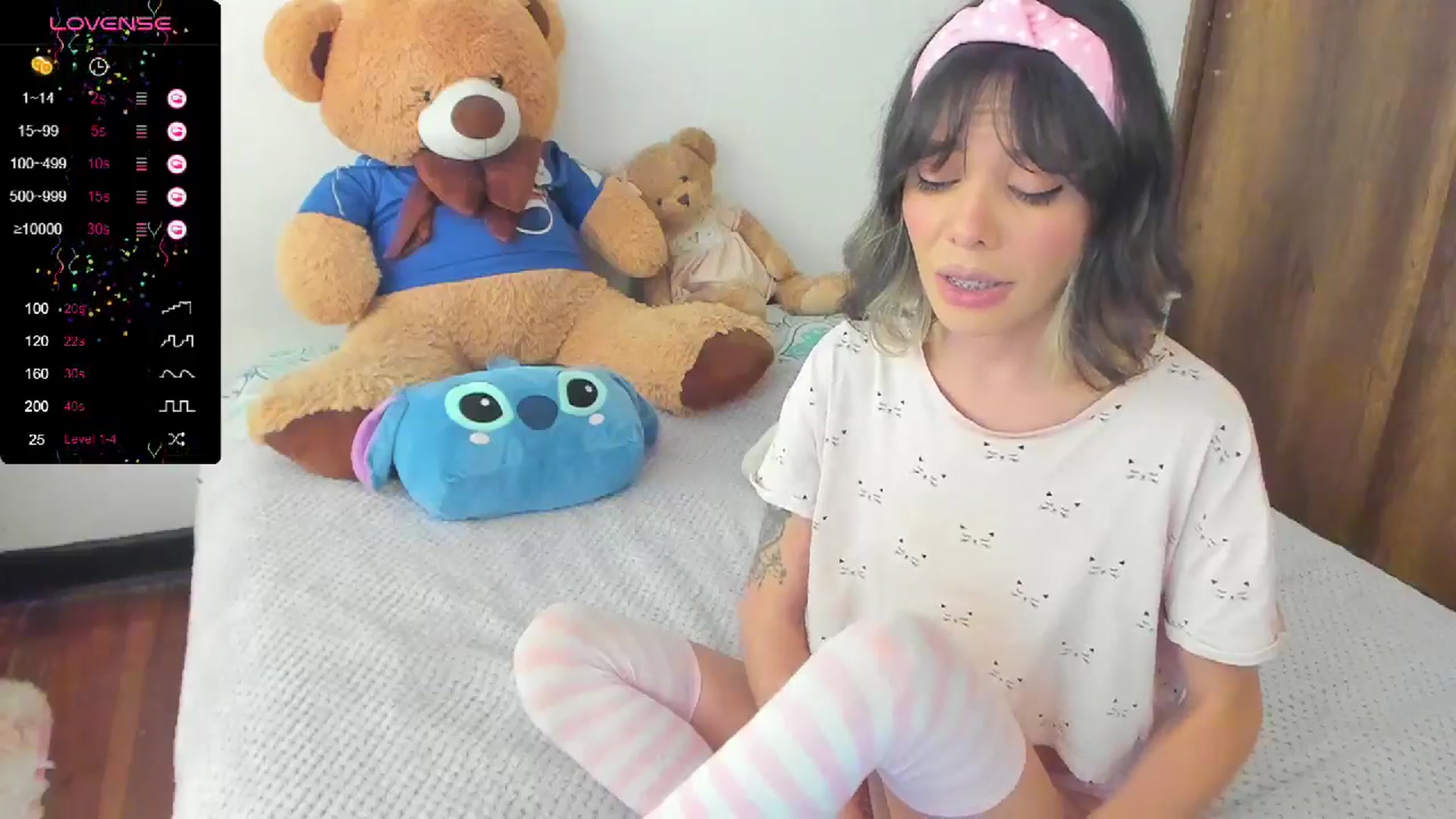 Gallery image thumbnail from Azulita_'s myfreecams stream on, 08/05/2024, 17:17 image 16 of 20