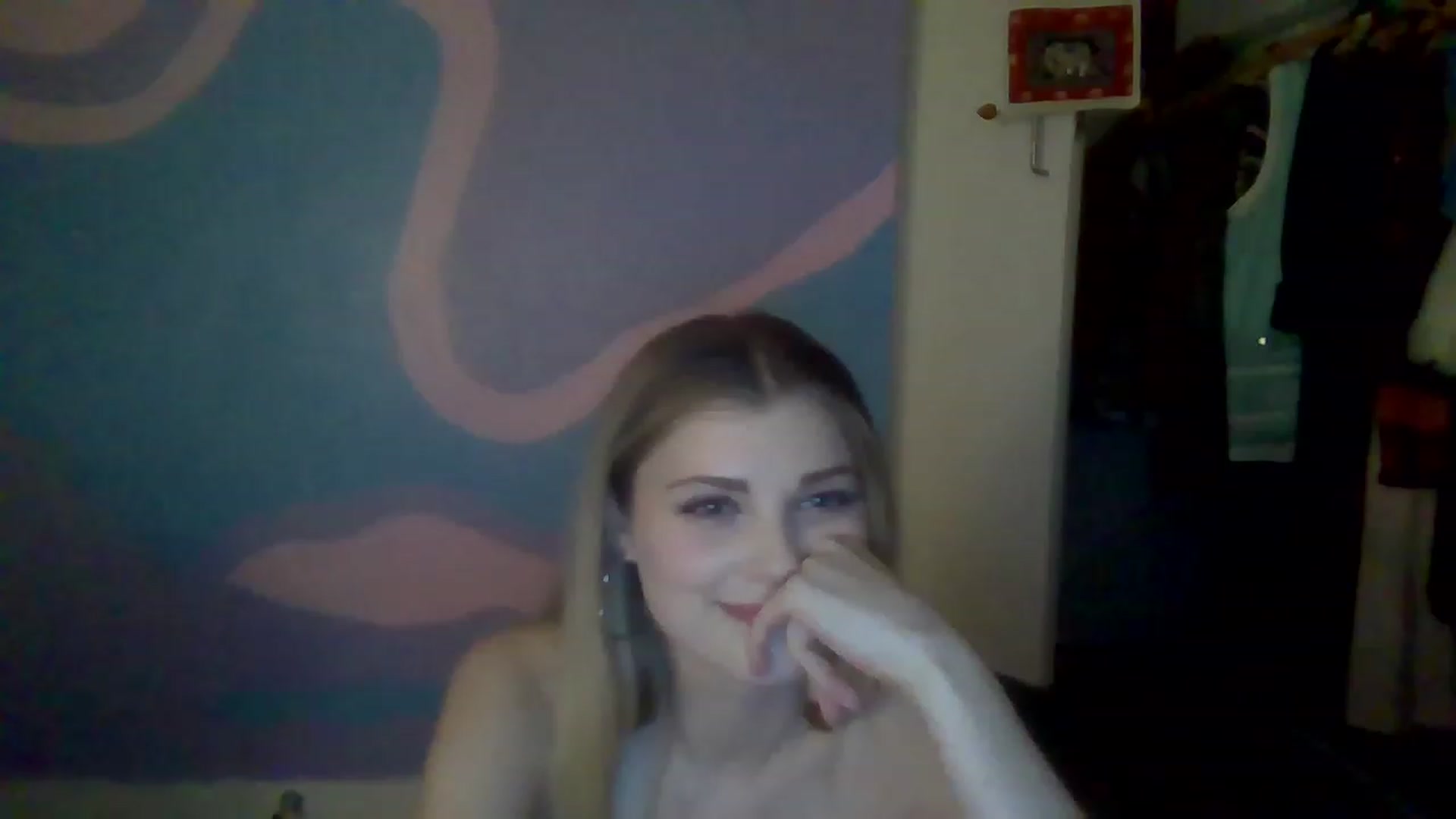 Gallery image thumbnail from B3dbug's myfreecams stream on, 12/06/2022, 21:08 image 15 of 20
