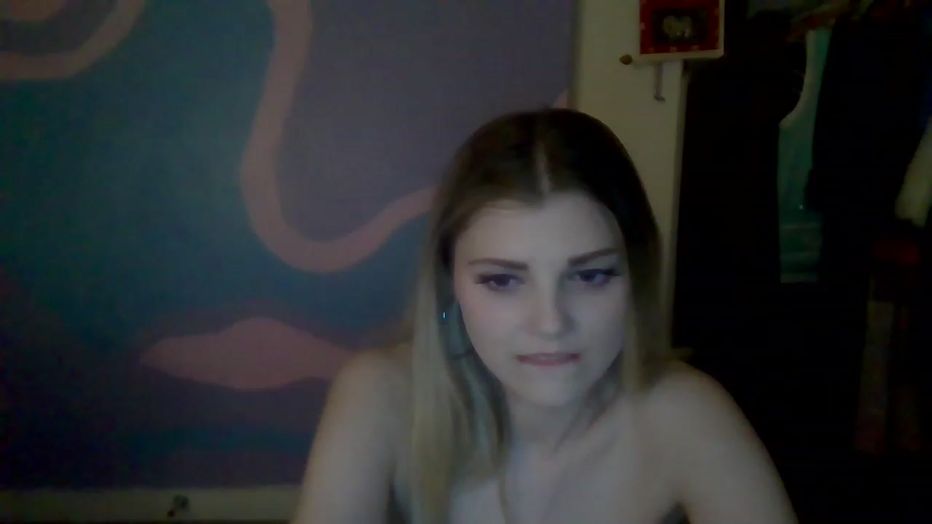 Gallery image thumbnail from B3dbug's myfreecams stream on, 12/06/2022, 21:08 image 16 of 20