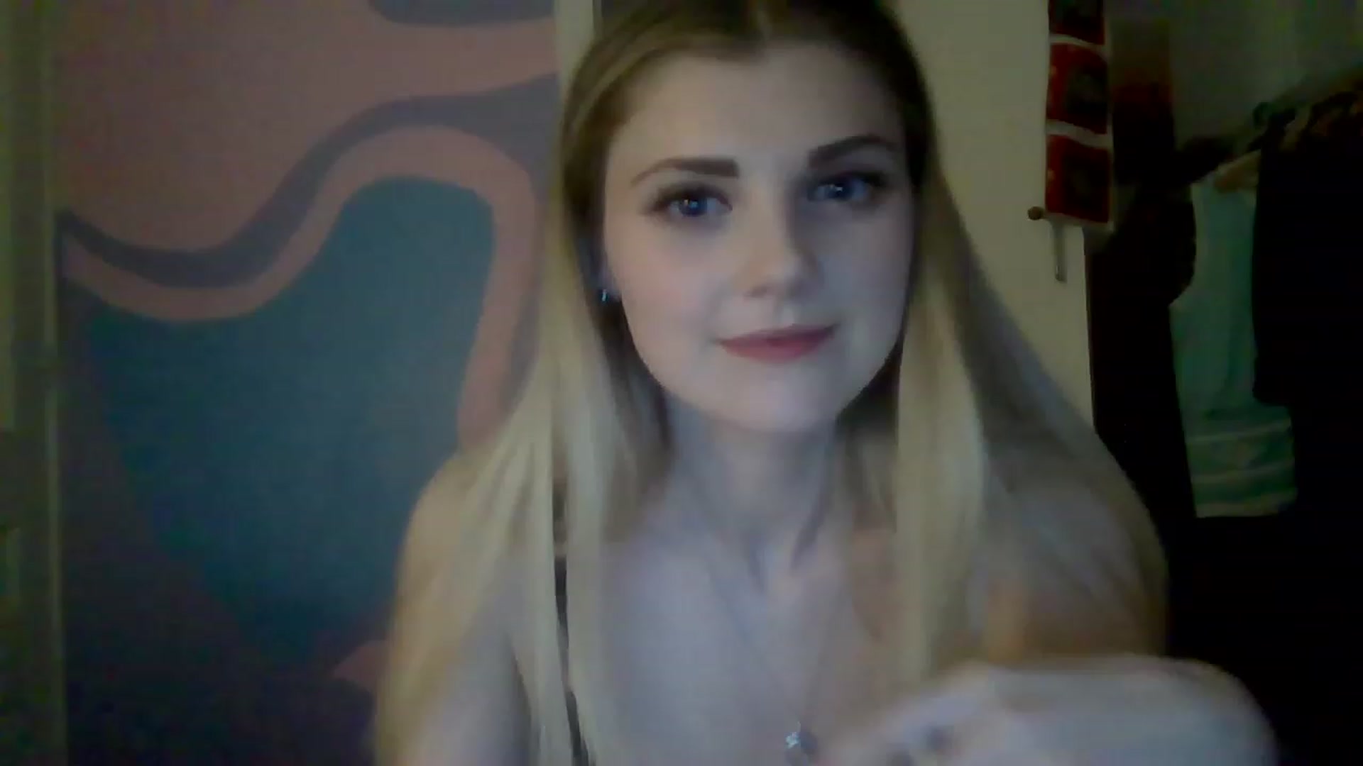 Gallery image thumbnail from B3dbug's myfreecams stream on, 12/08/2022, 24:21 image 2 of 20