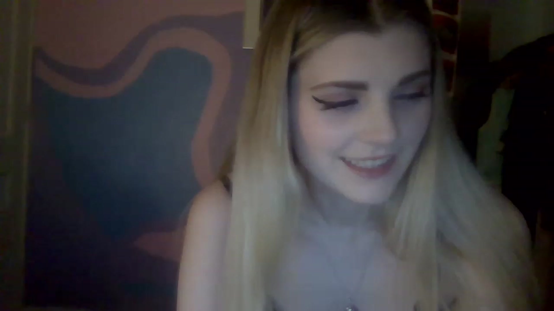 Gallery image thumbnail from B3dbug's myfreecams stream on, 12/15/2022, 16:03 image 19 of 20