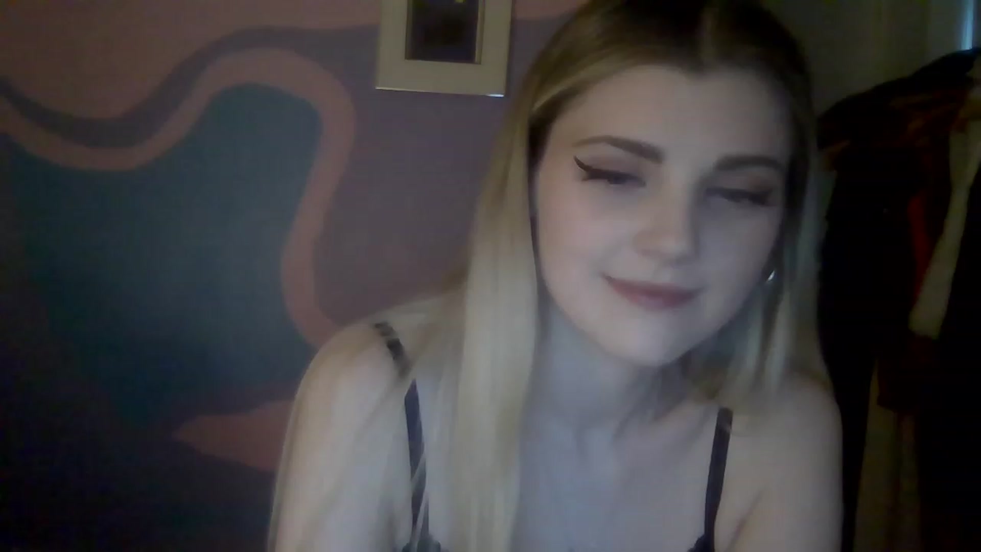 Gallery image thumbnail from B3dbug's myfreecams stream on, 12/15/2022, 16:03 image 18 of 20