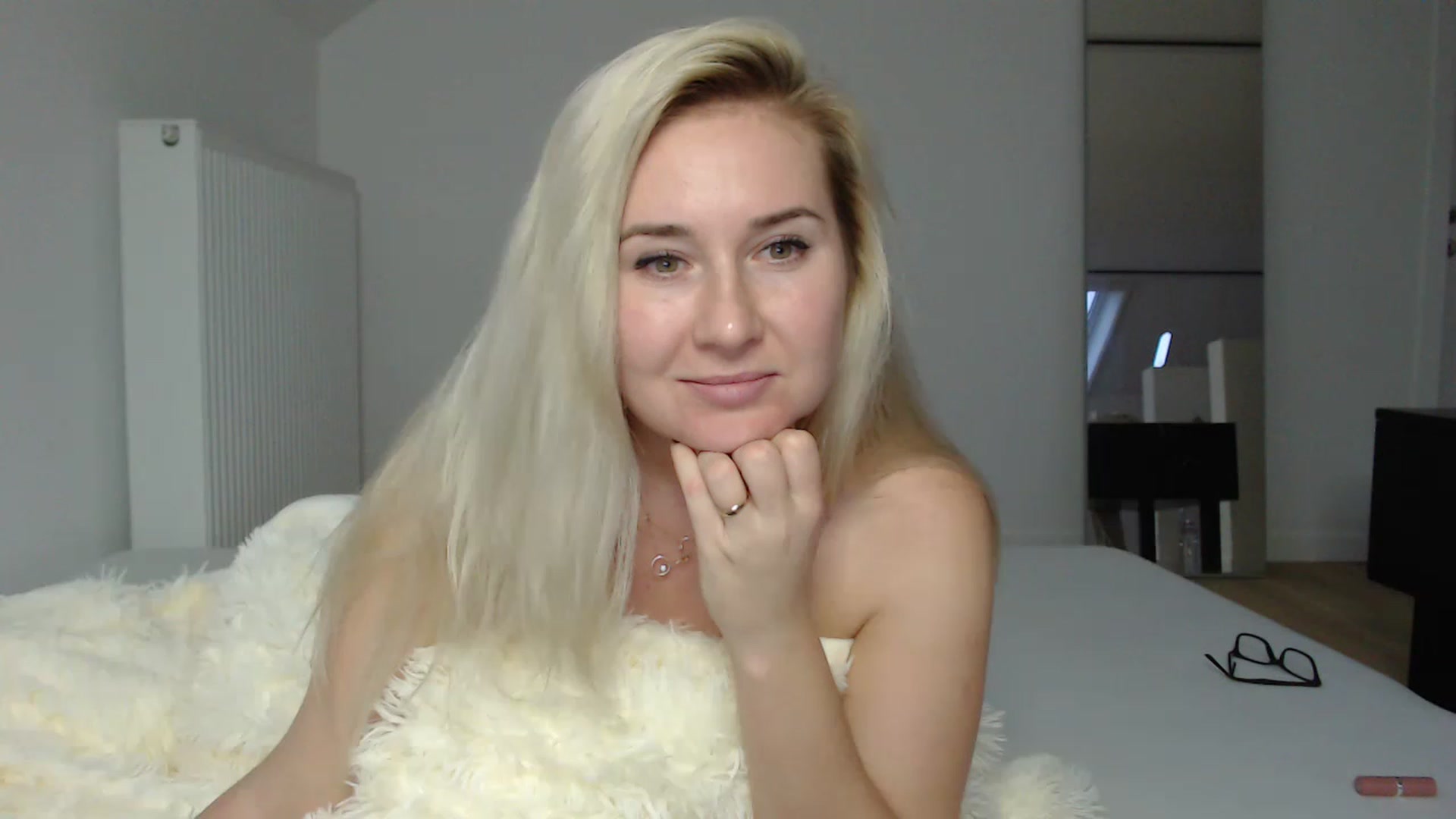 Gallery image thumbnail from BAHAMA_NIGHT's myfreecams stream on, 11/15/2022, 16:00 image 20 of 20