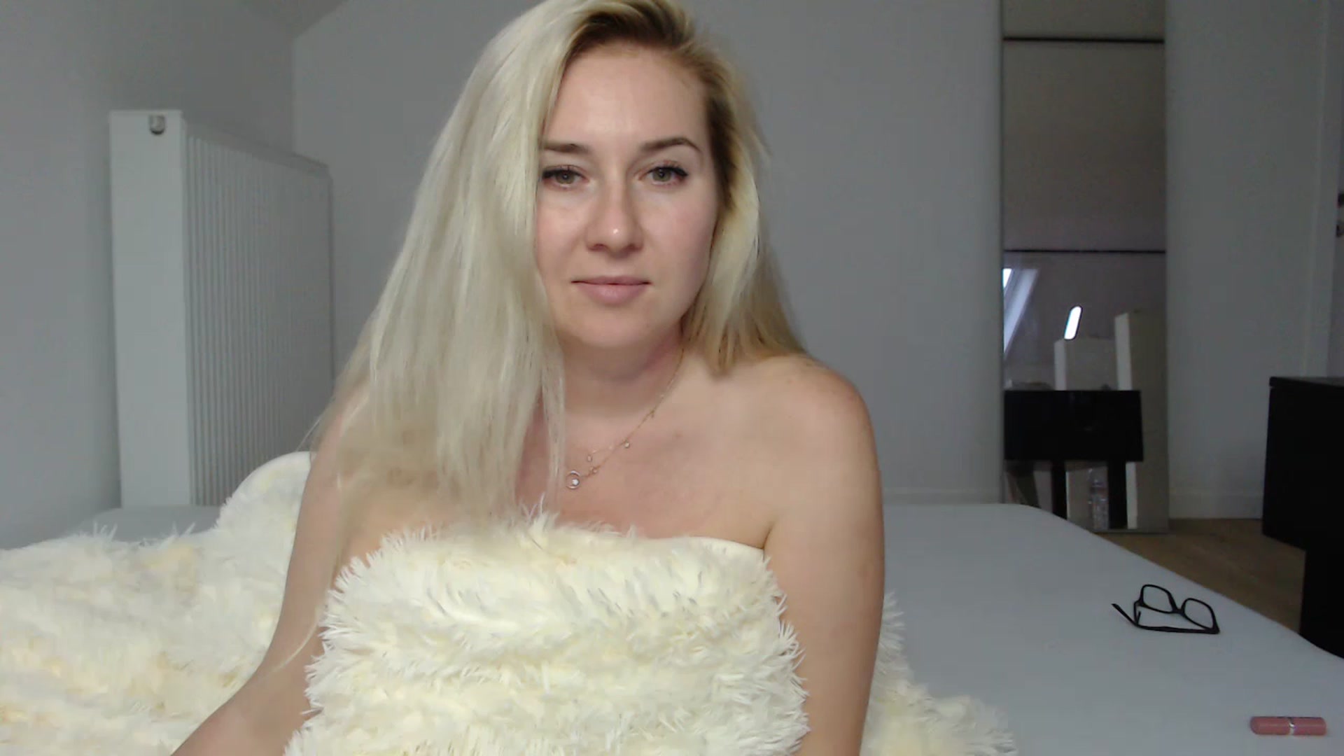 Gallery image thumbnail from BAHAMA_NIGHT's myfreecams stream on, 11/15/2022, 16:00 image 13 of 20