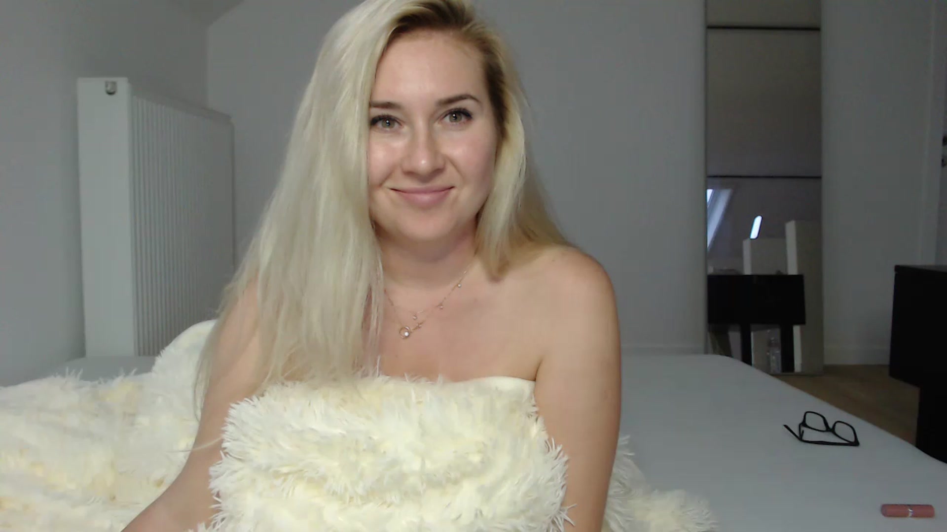 Gallery image thumbnail from BAHAMA_NIGHT's myfreecams stream on, 11/15/2022, 16:00 image 16 of 20