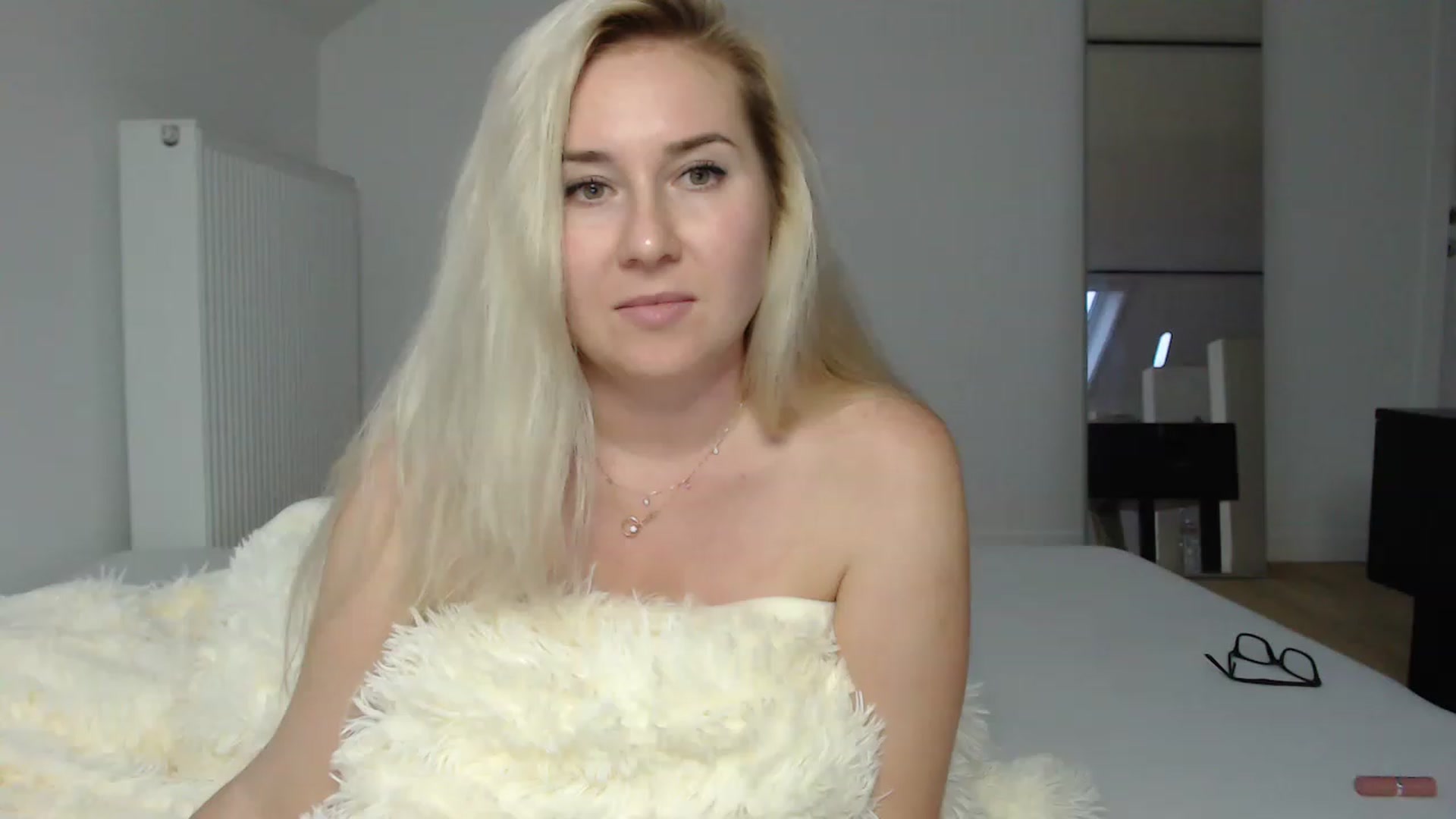 Gallery image thumbnail from BAHAMA_NIGHT's myfreecams stream on, 11/15/2022, 16:00 image 17 of 20